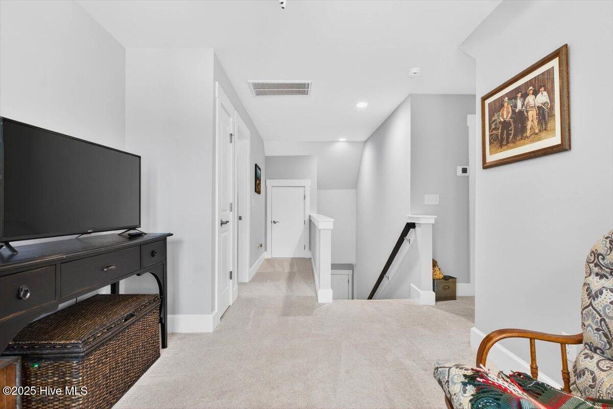 100546155 | Photo 35