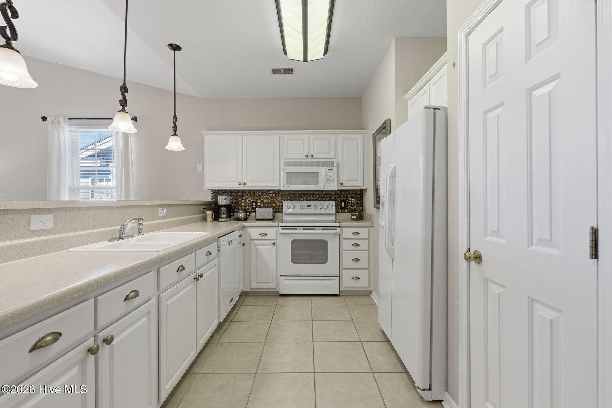 100569052 | Photo 11