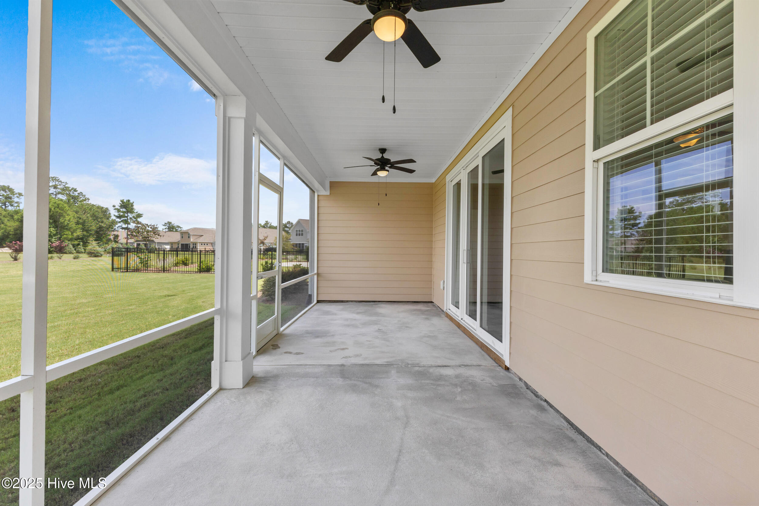 100518034 | Photo 35