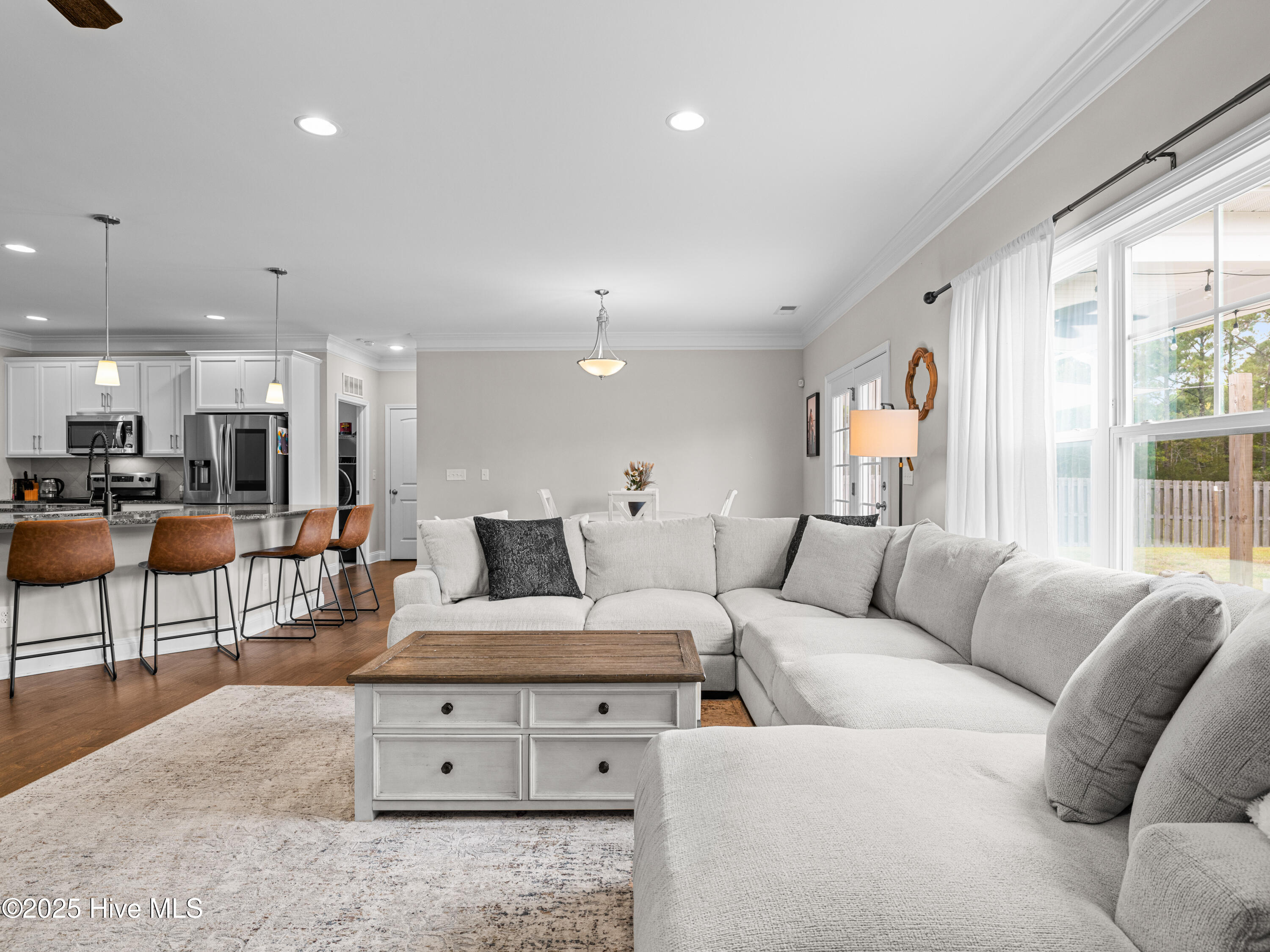 100535765 | Photo 22