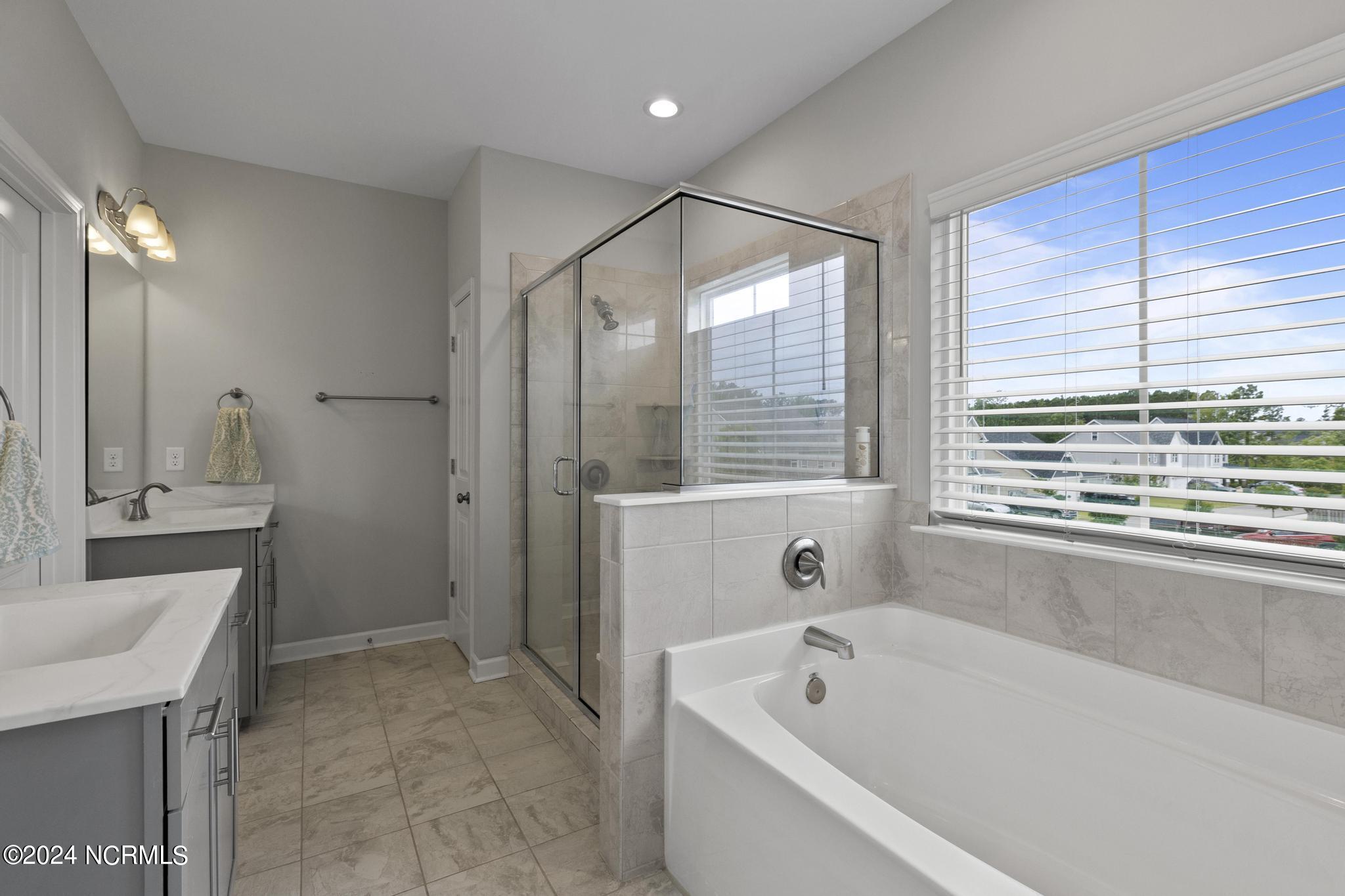 100567760 | Photo 14