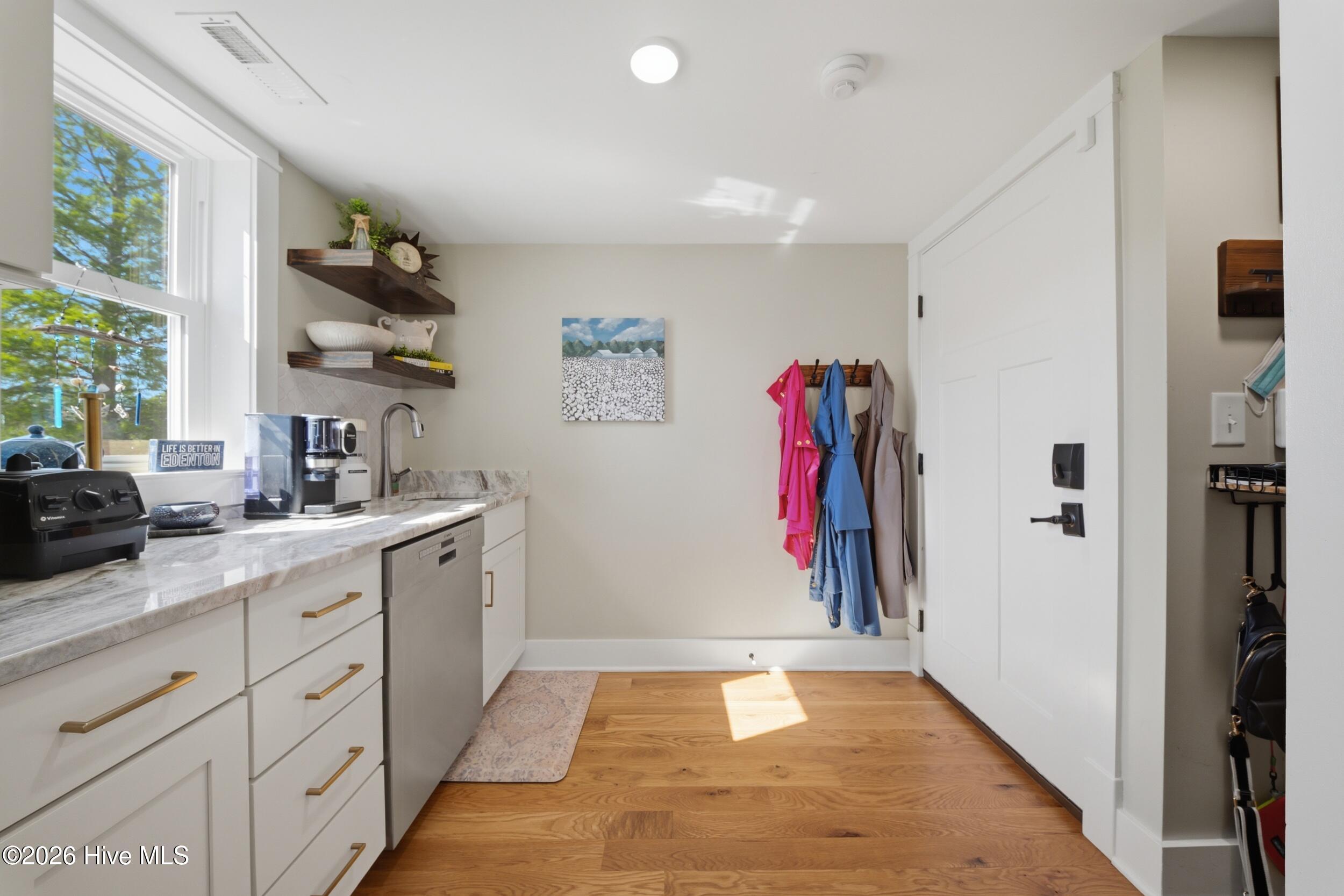 Butler's Pantry with extra sink & dishwasher