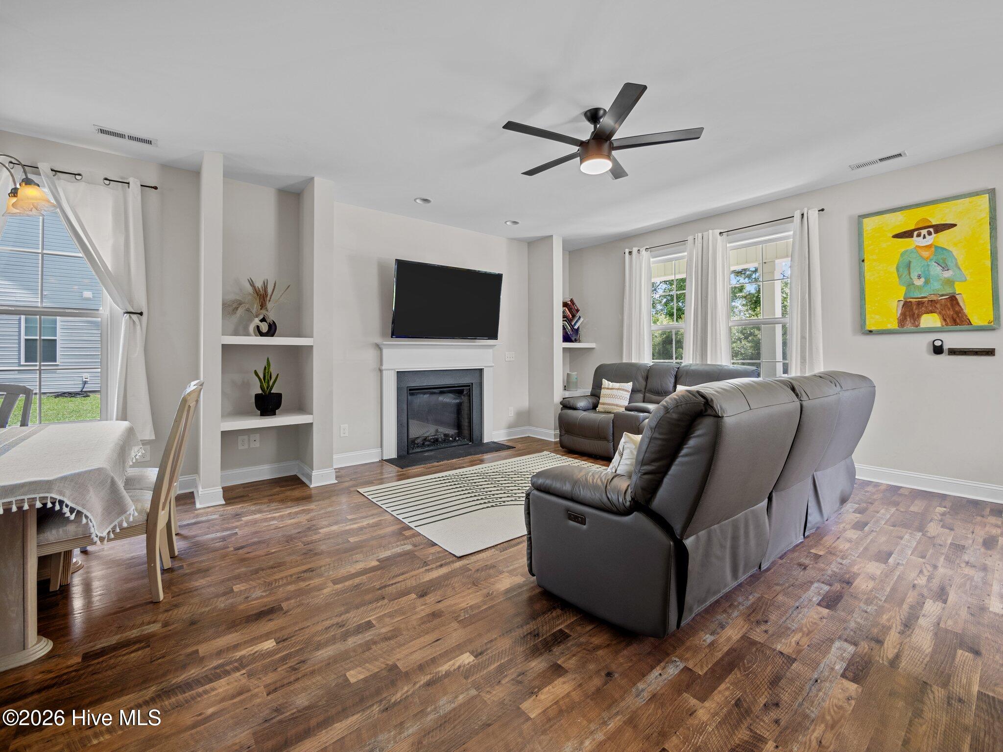 100566345 | Photo 21