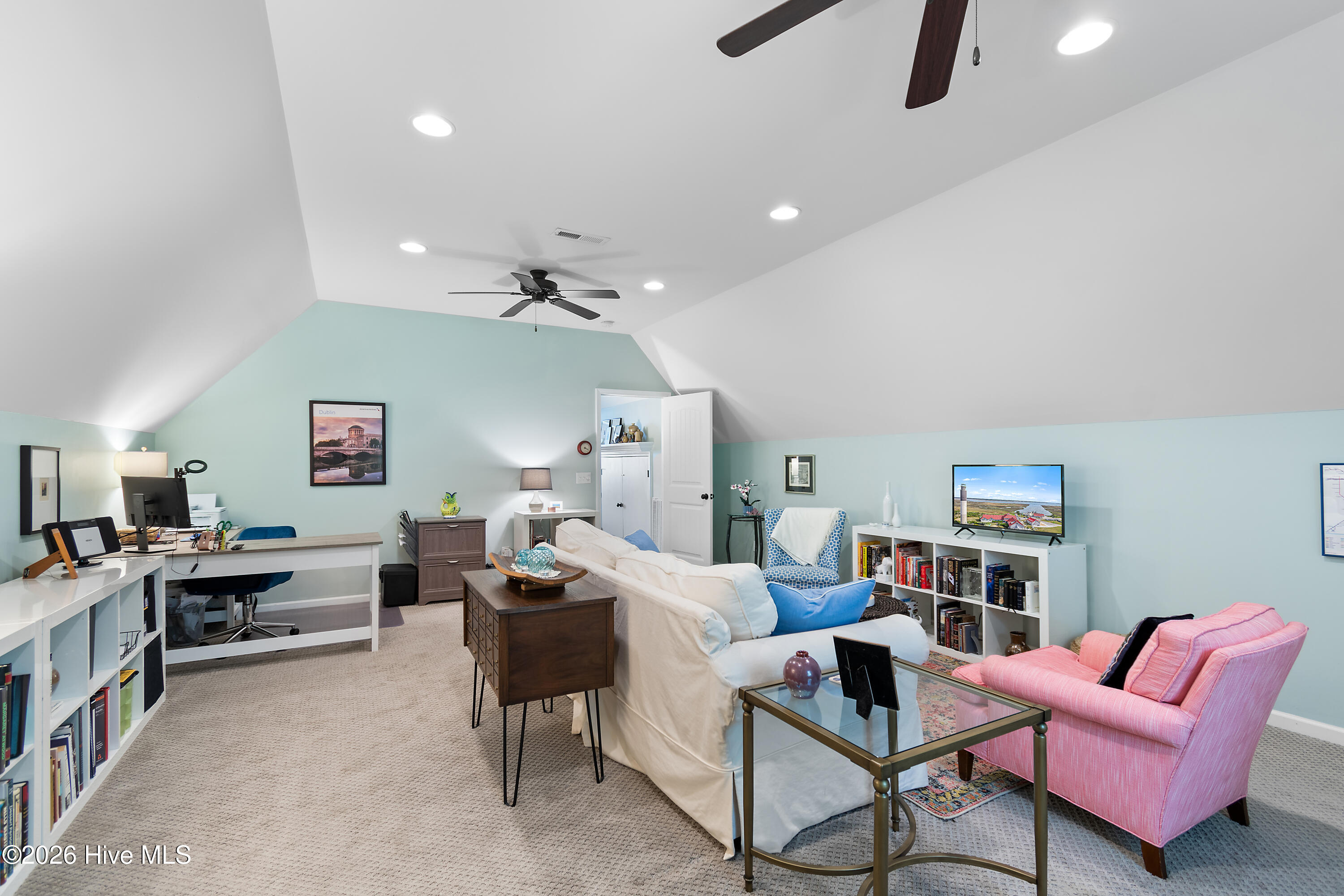 100566075 | Photo 43