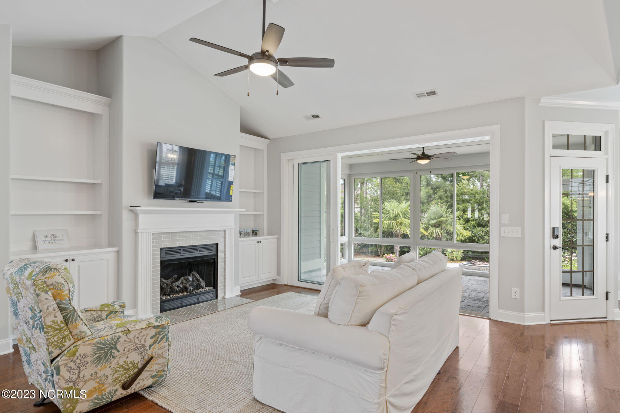 100553667 | Photo 16