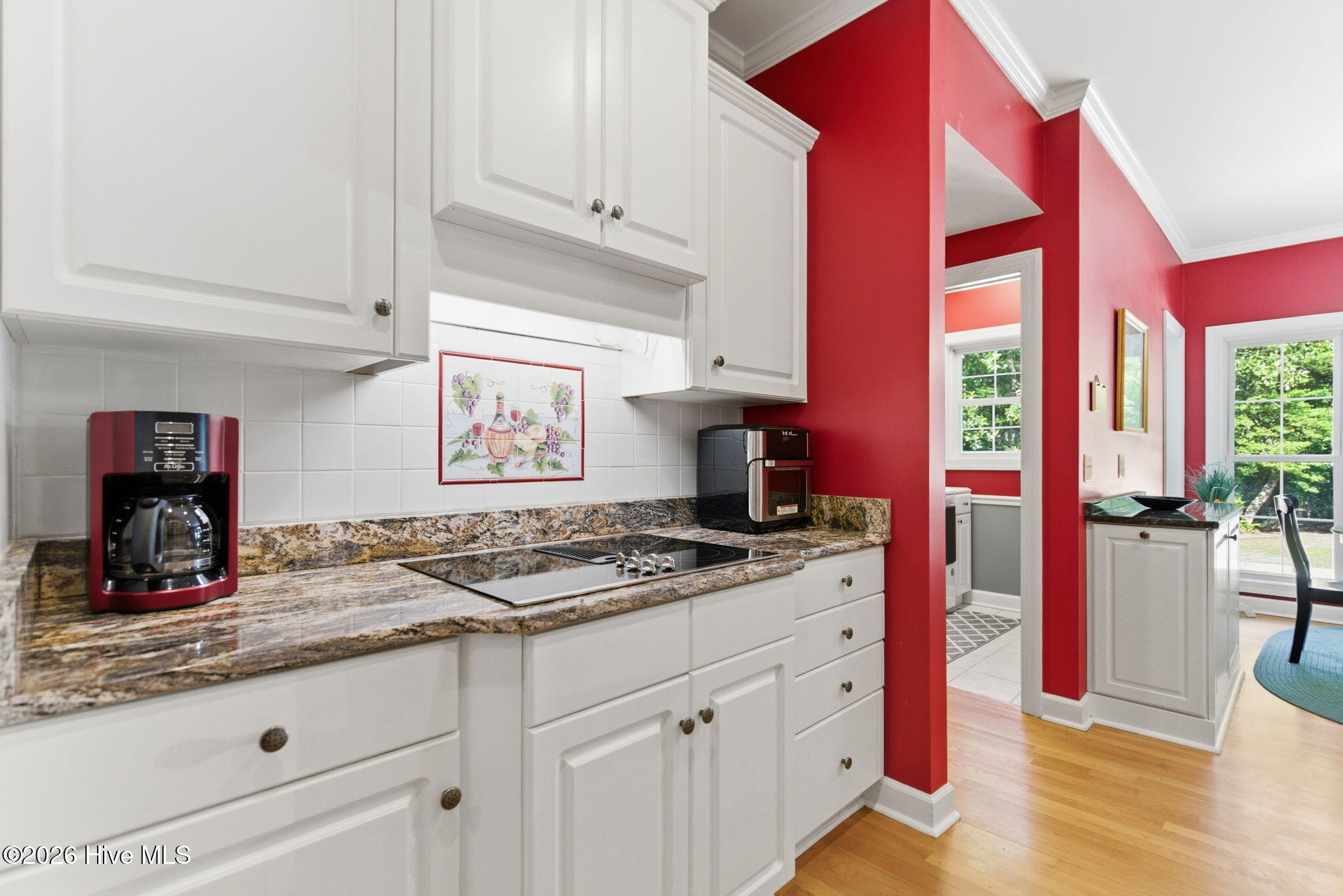 100570615 | Photo 18