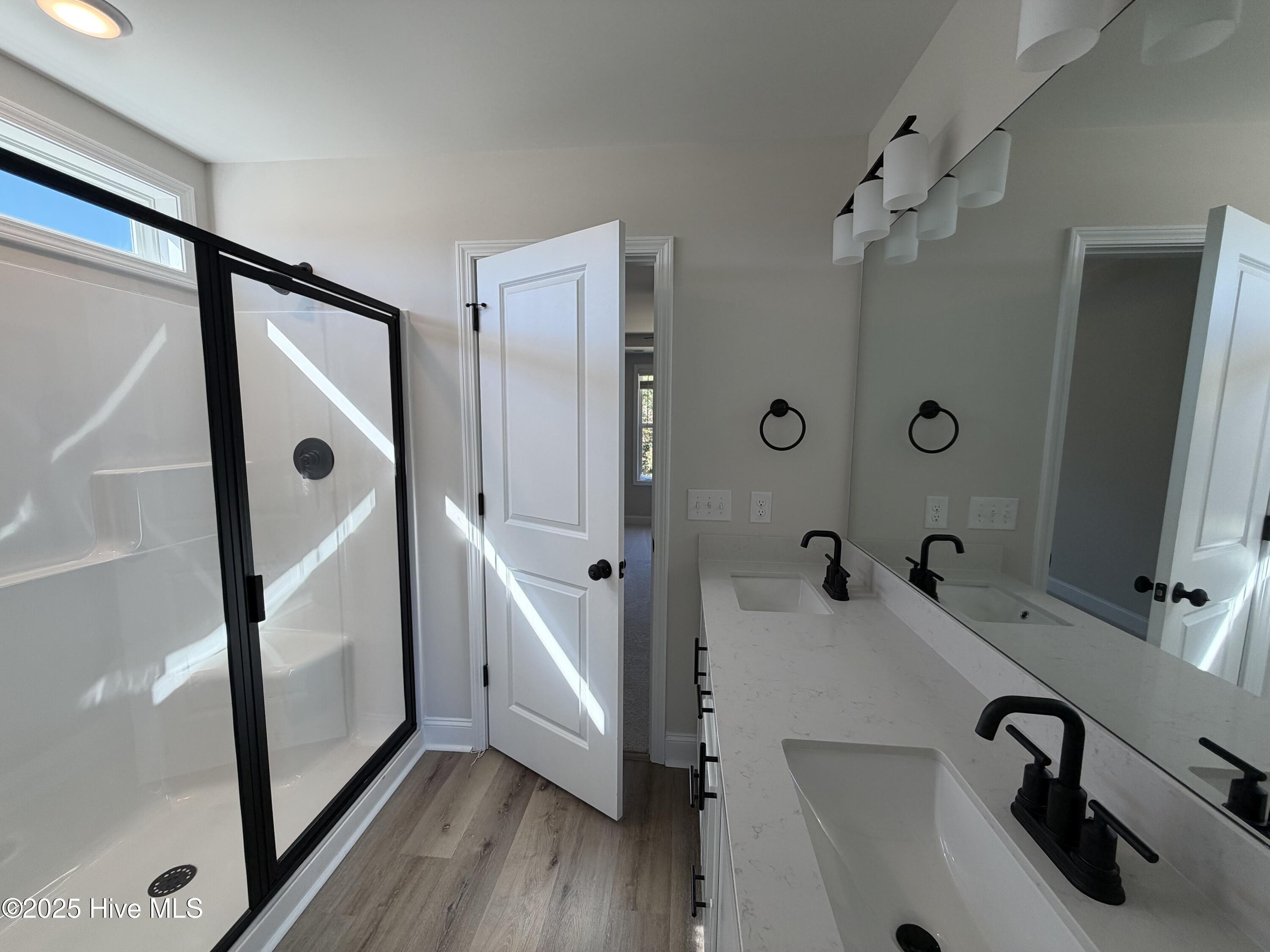 100525999 | Photo 17