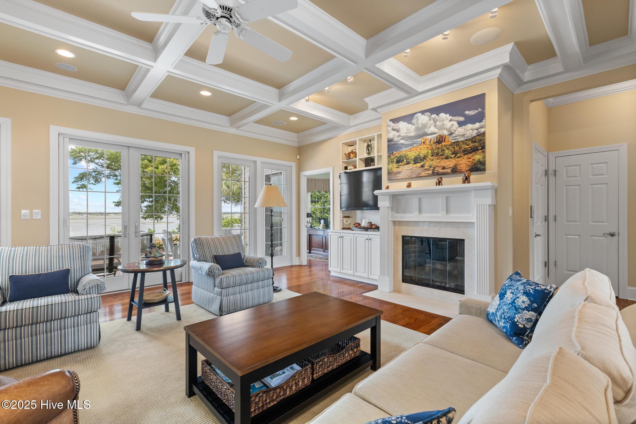 100567588 | Photo 12