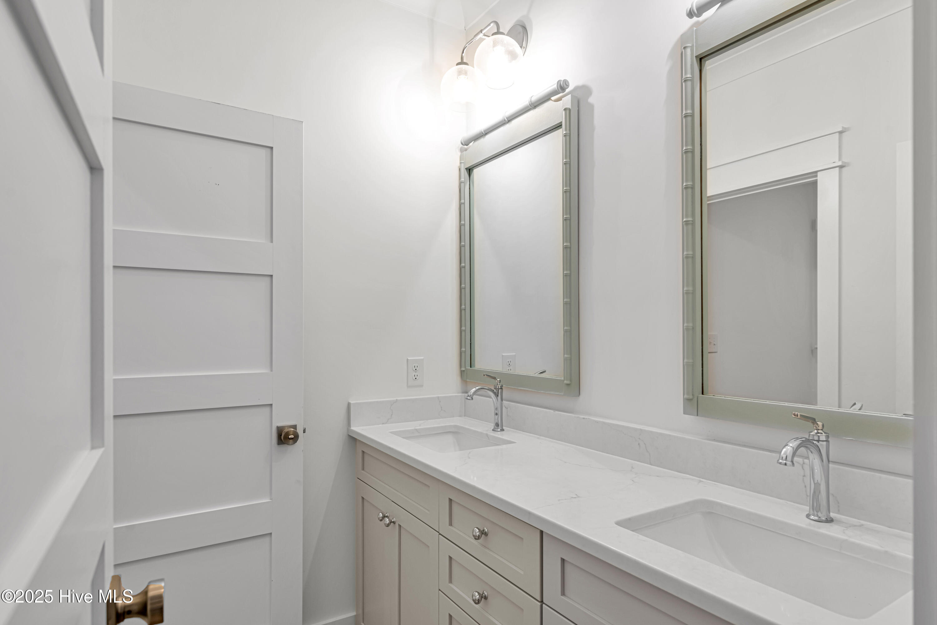 100542674 | Photo 21