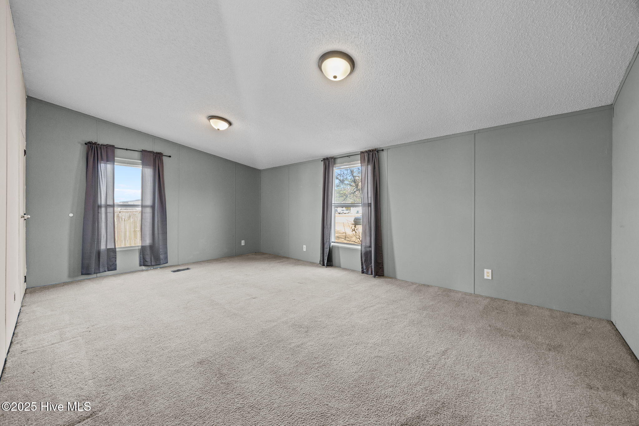 100546042 | Photo 24