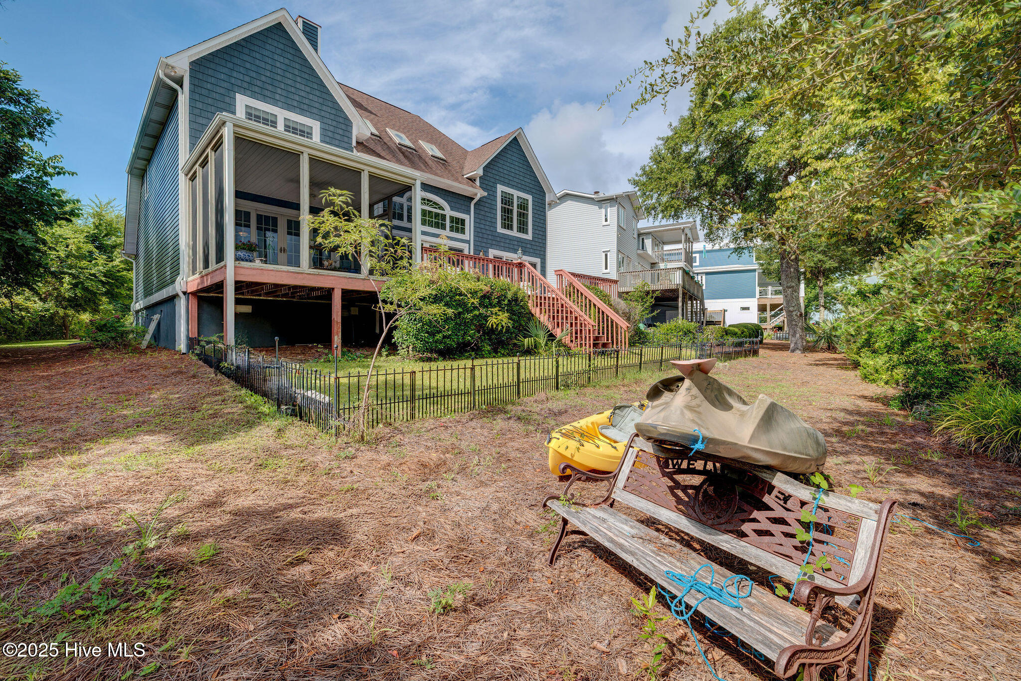 100519748 | Photo 15