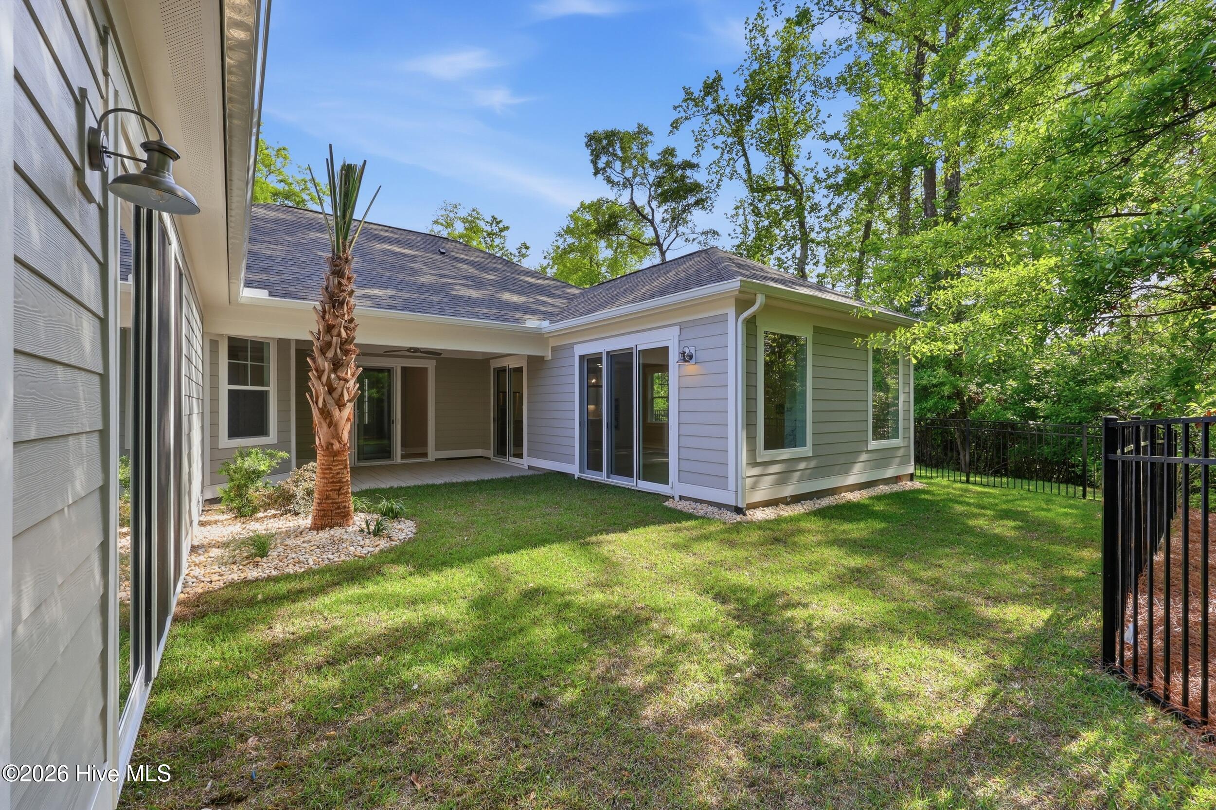 100548658 | Photo 26