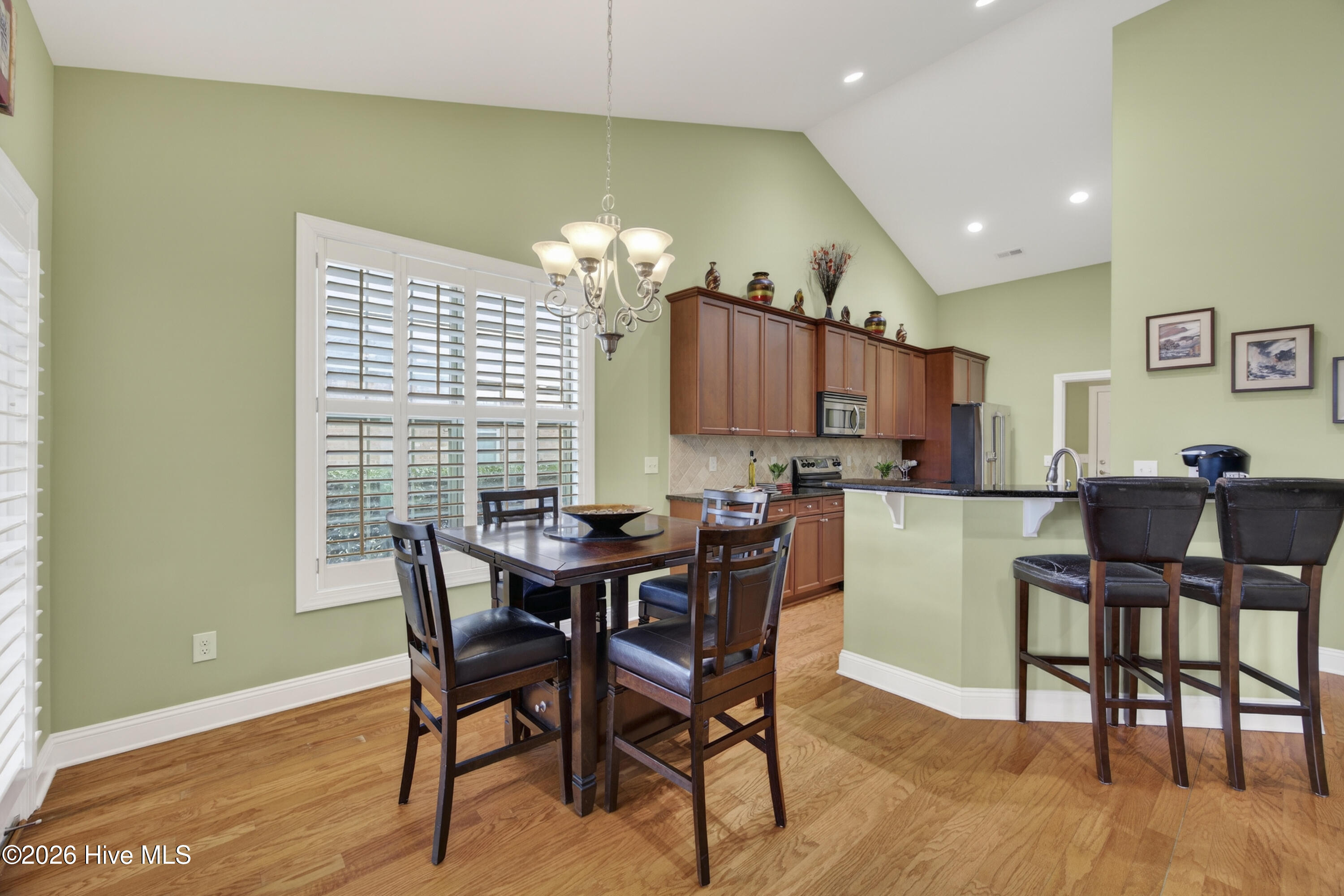 100550838 | Photo 13