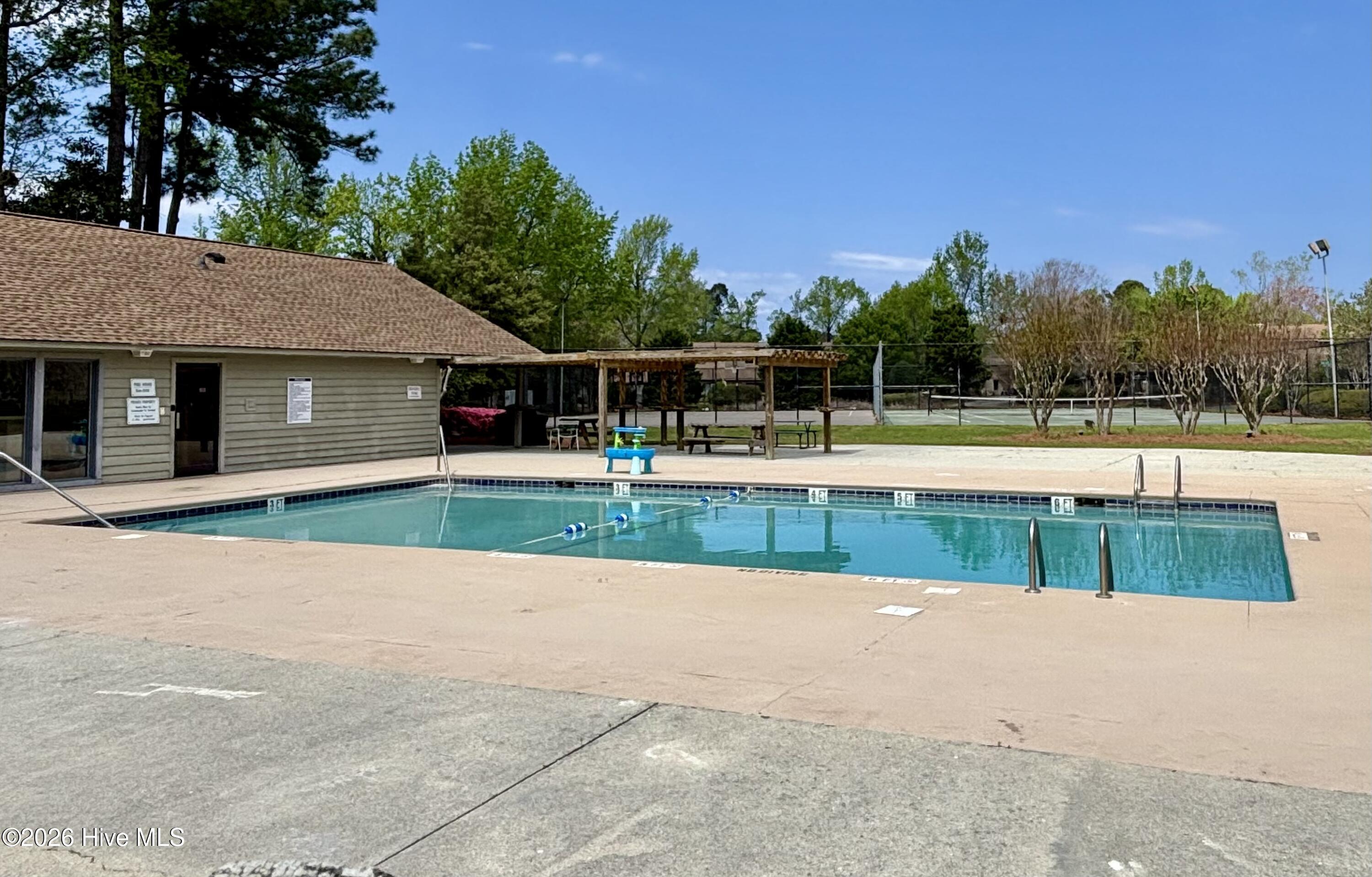 100563769 | Photo 26