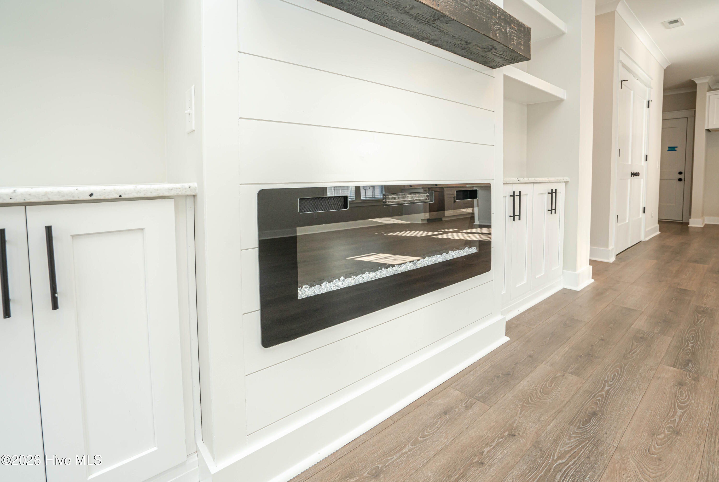 100548241 | Photo 35