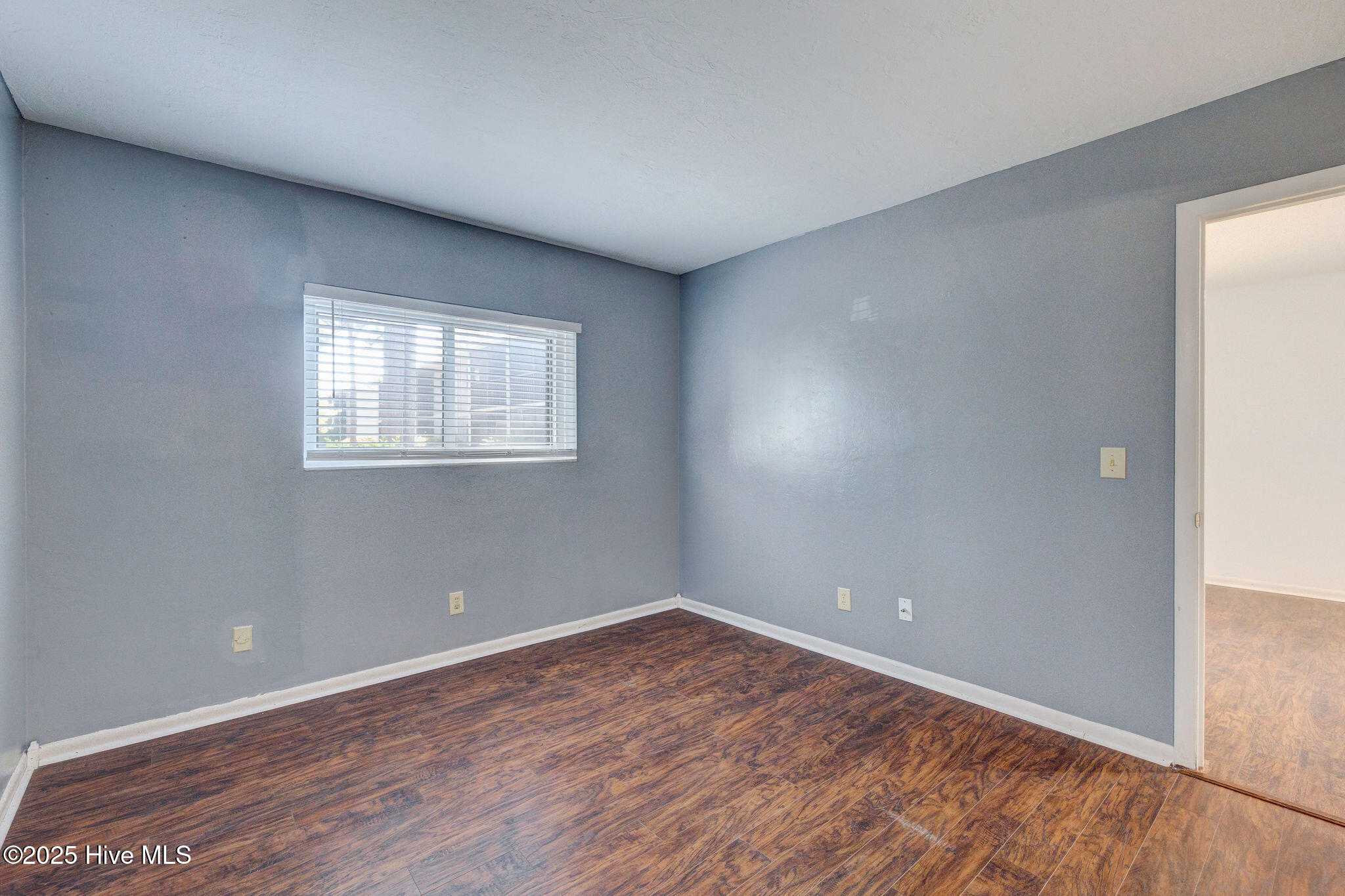 100535312 | Photo 16