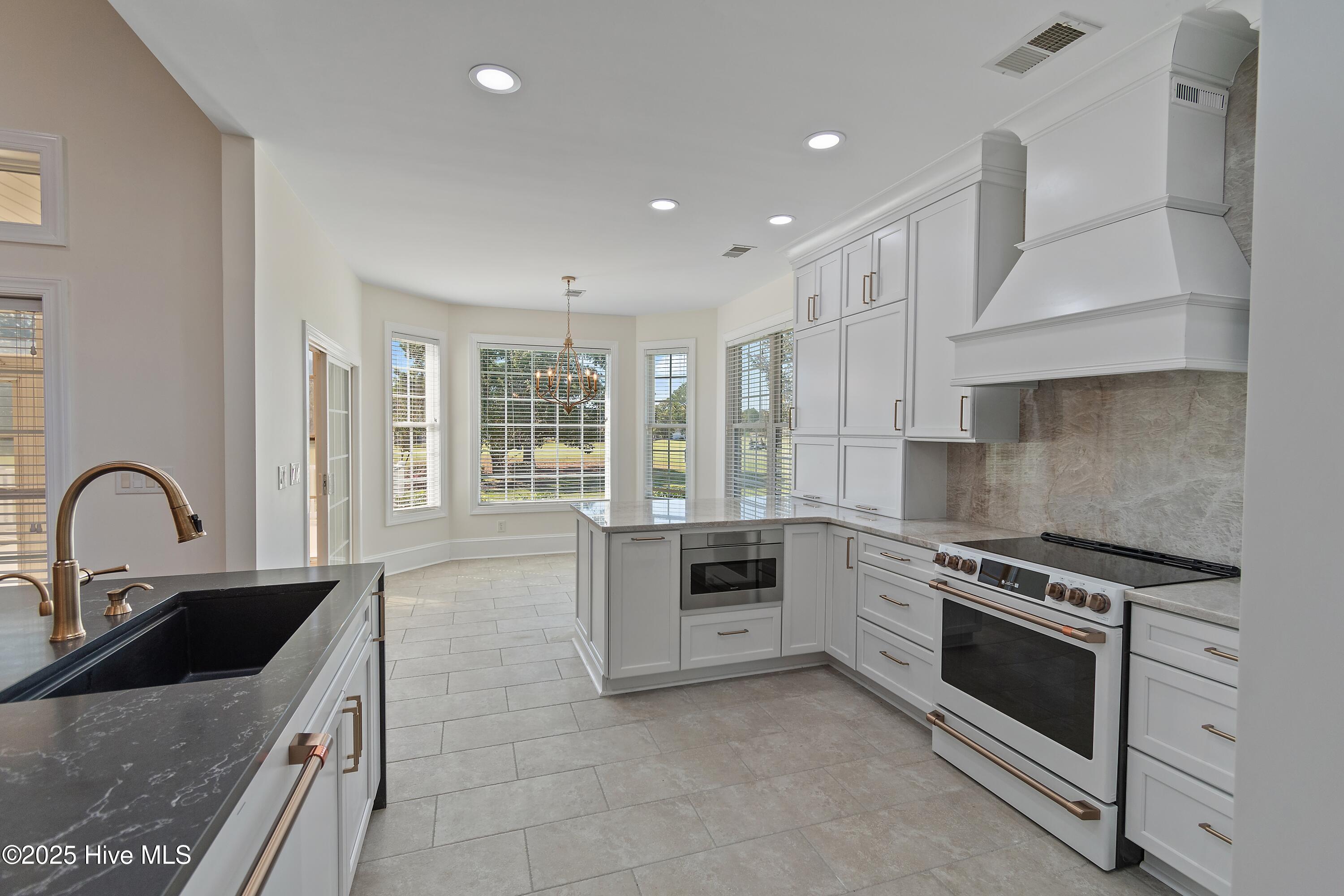 100548441 | Photo 19