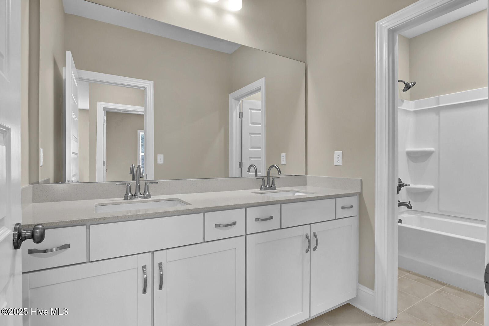 100527177 | Photo 40