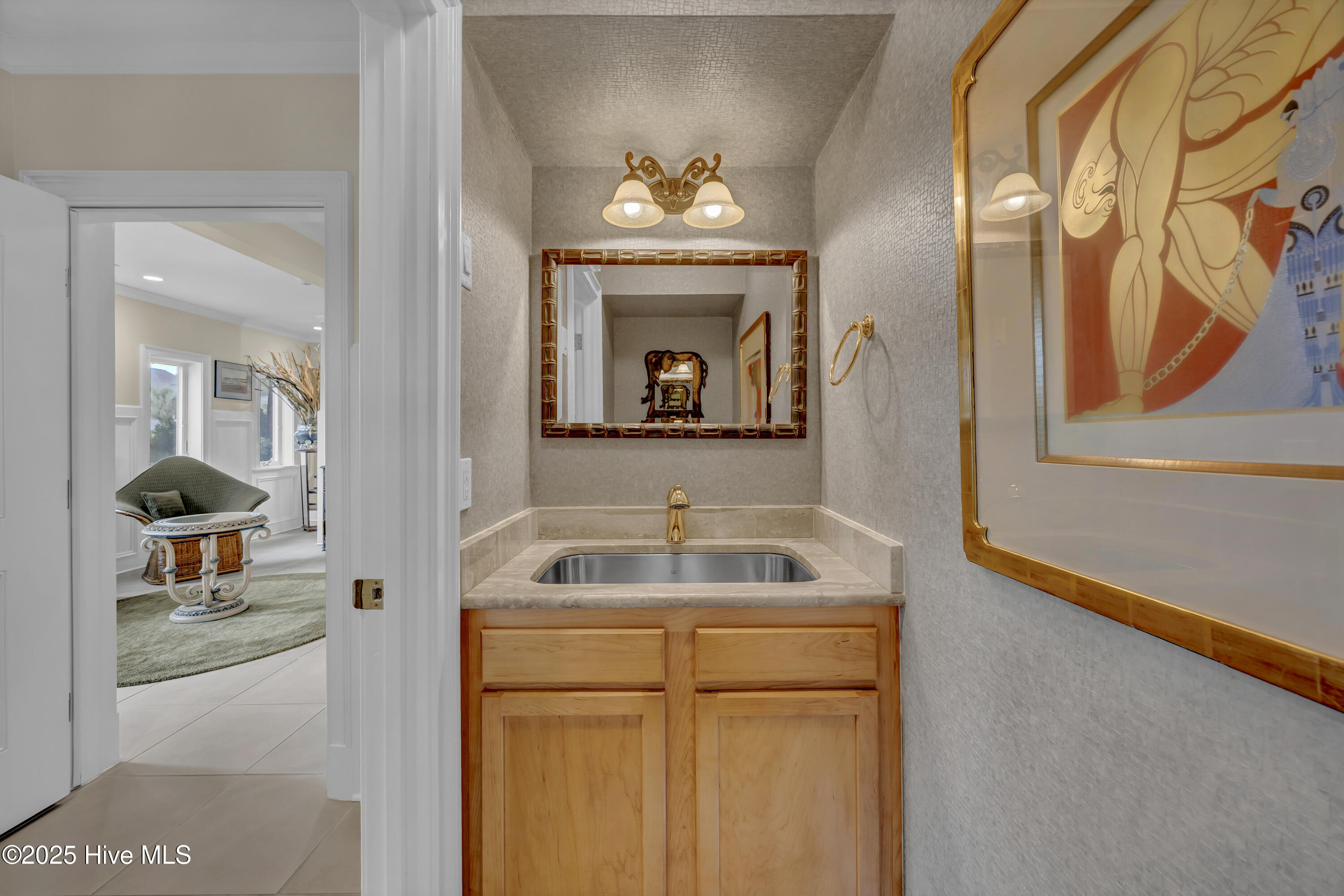 100530989 | Photo 57