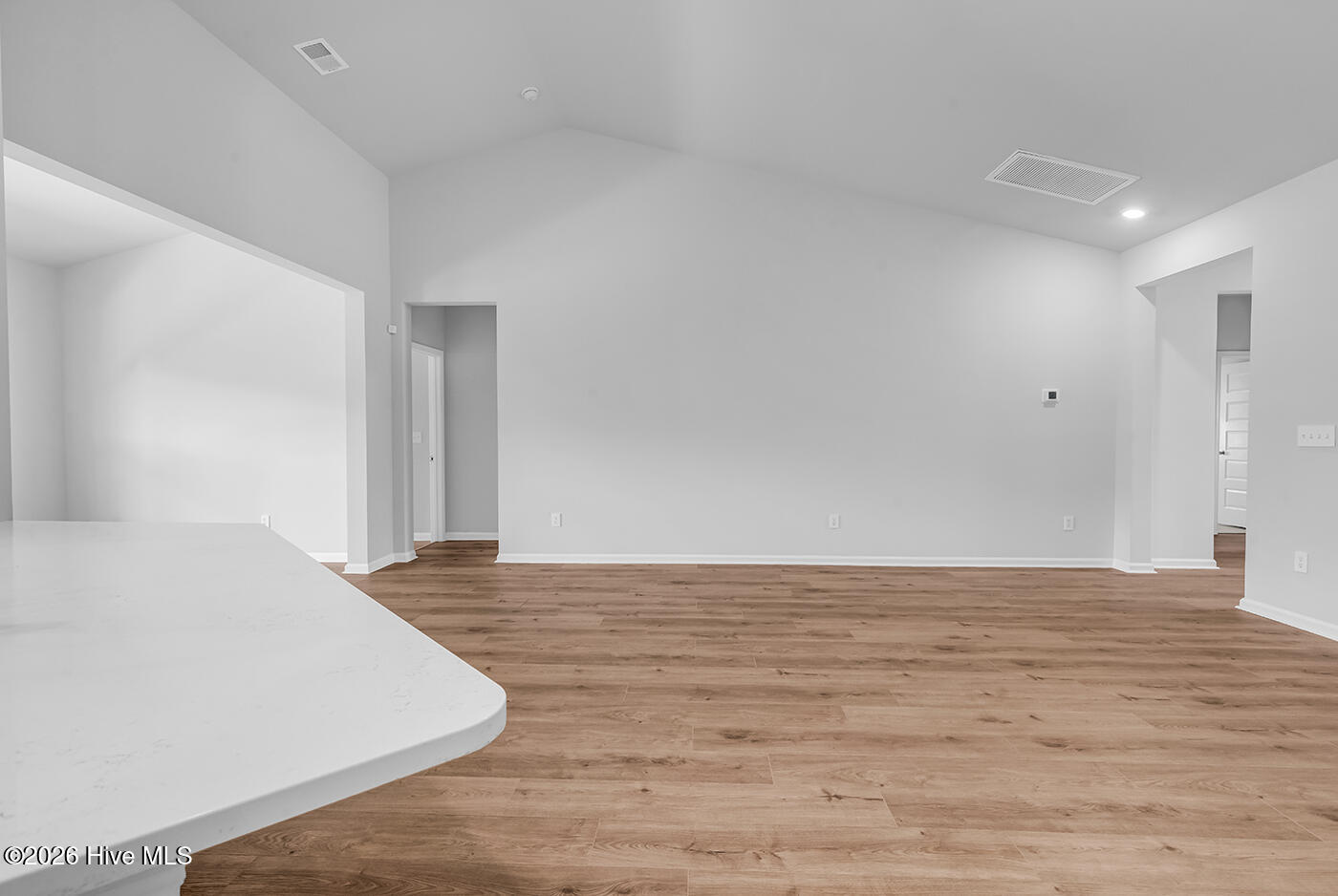 100560005 | Photo 11