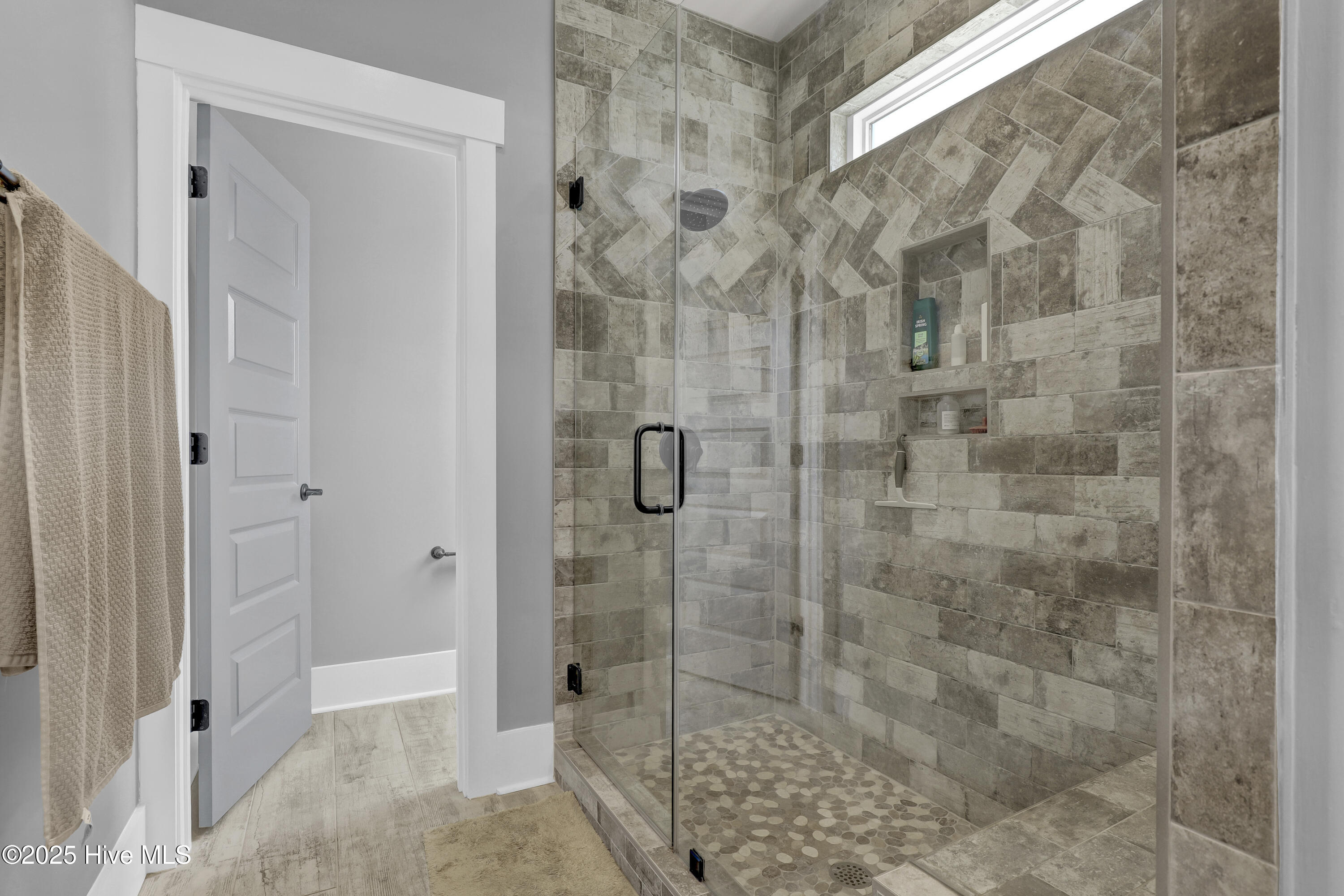 100540247 | Photo 50