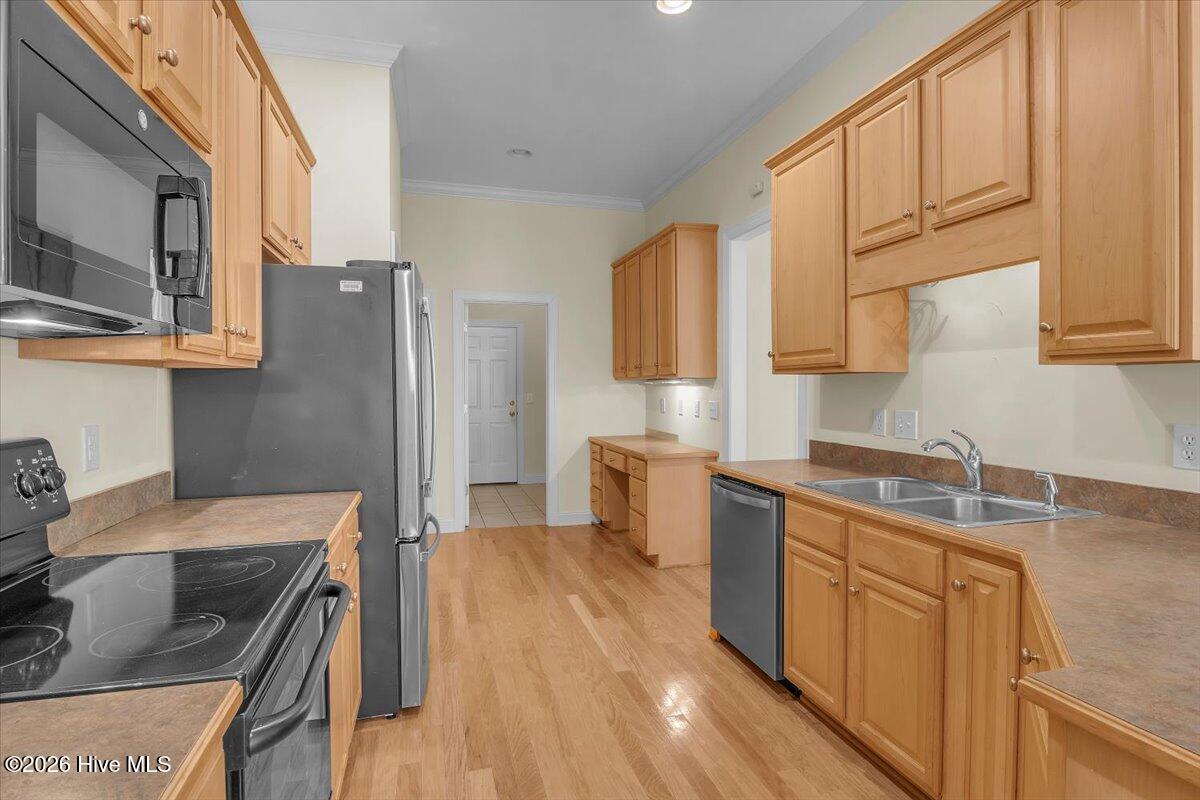 100569829 | Photo 22