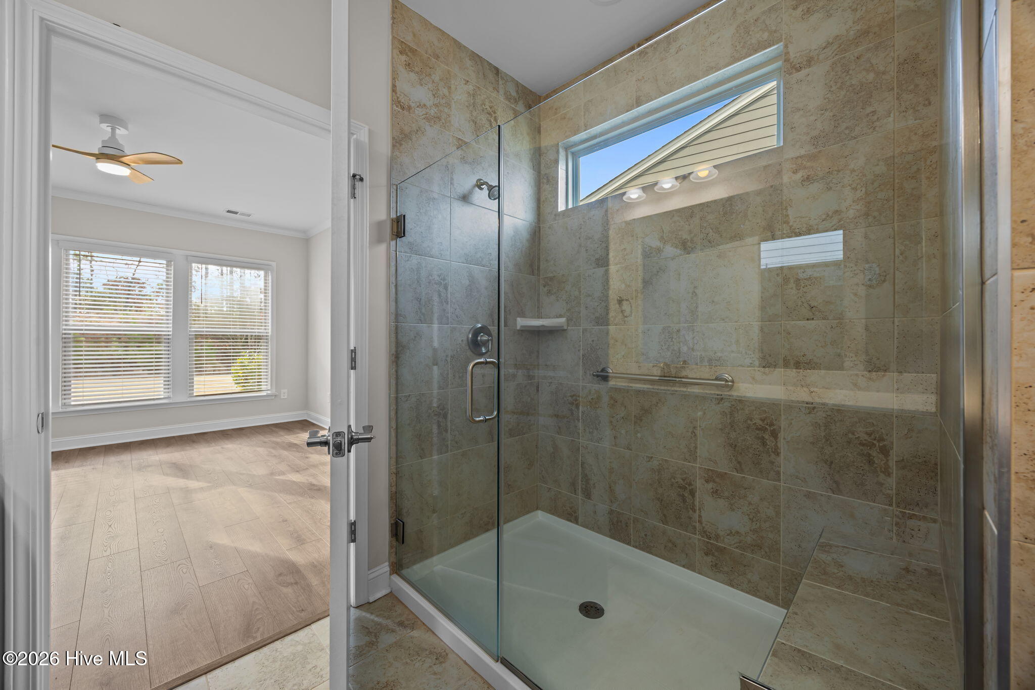 100548837 | Photo 23