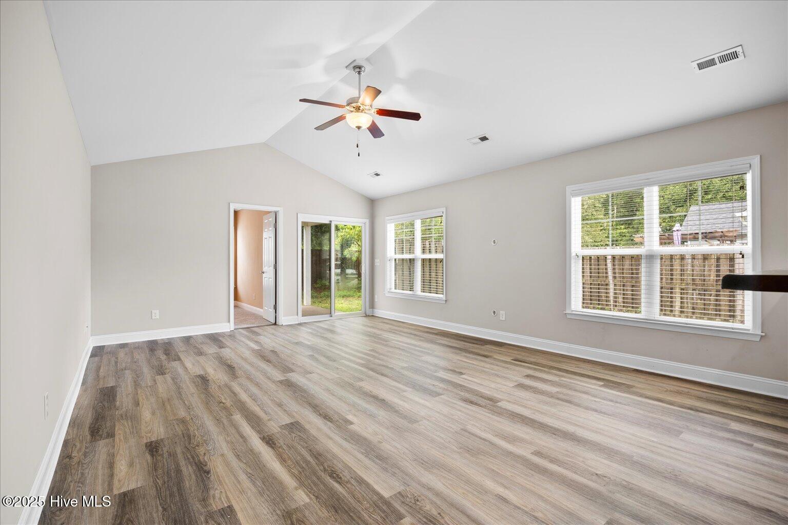 100523963 | Photo 23