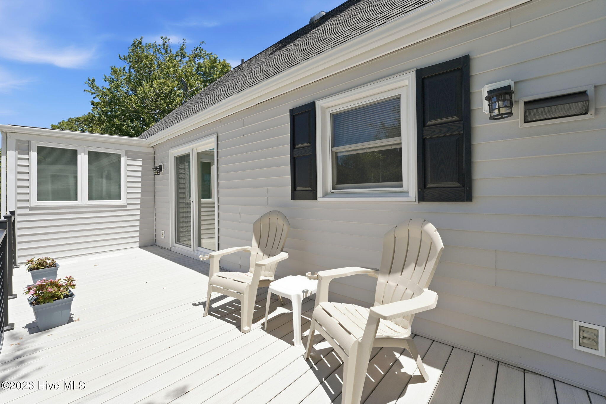 Great deck area to enjoy the day and your meals.