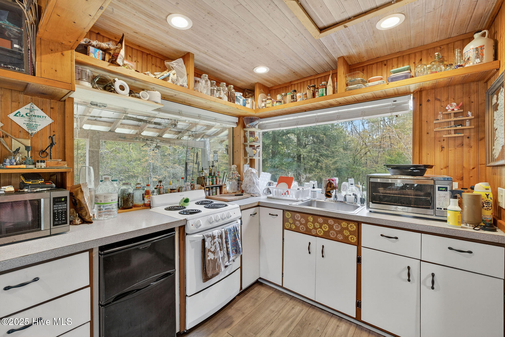 100542936 | Photo 94