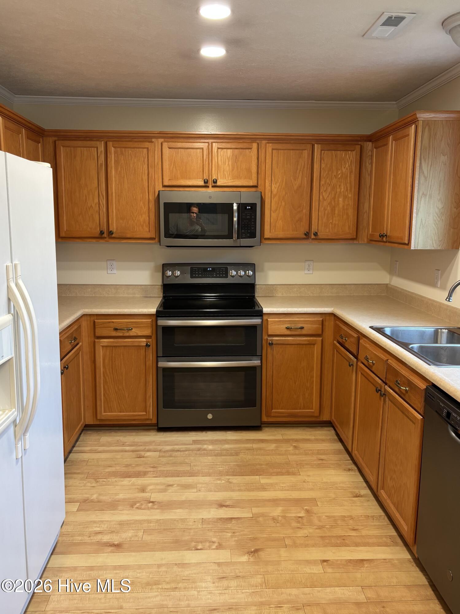 100561288 | Photo 16