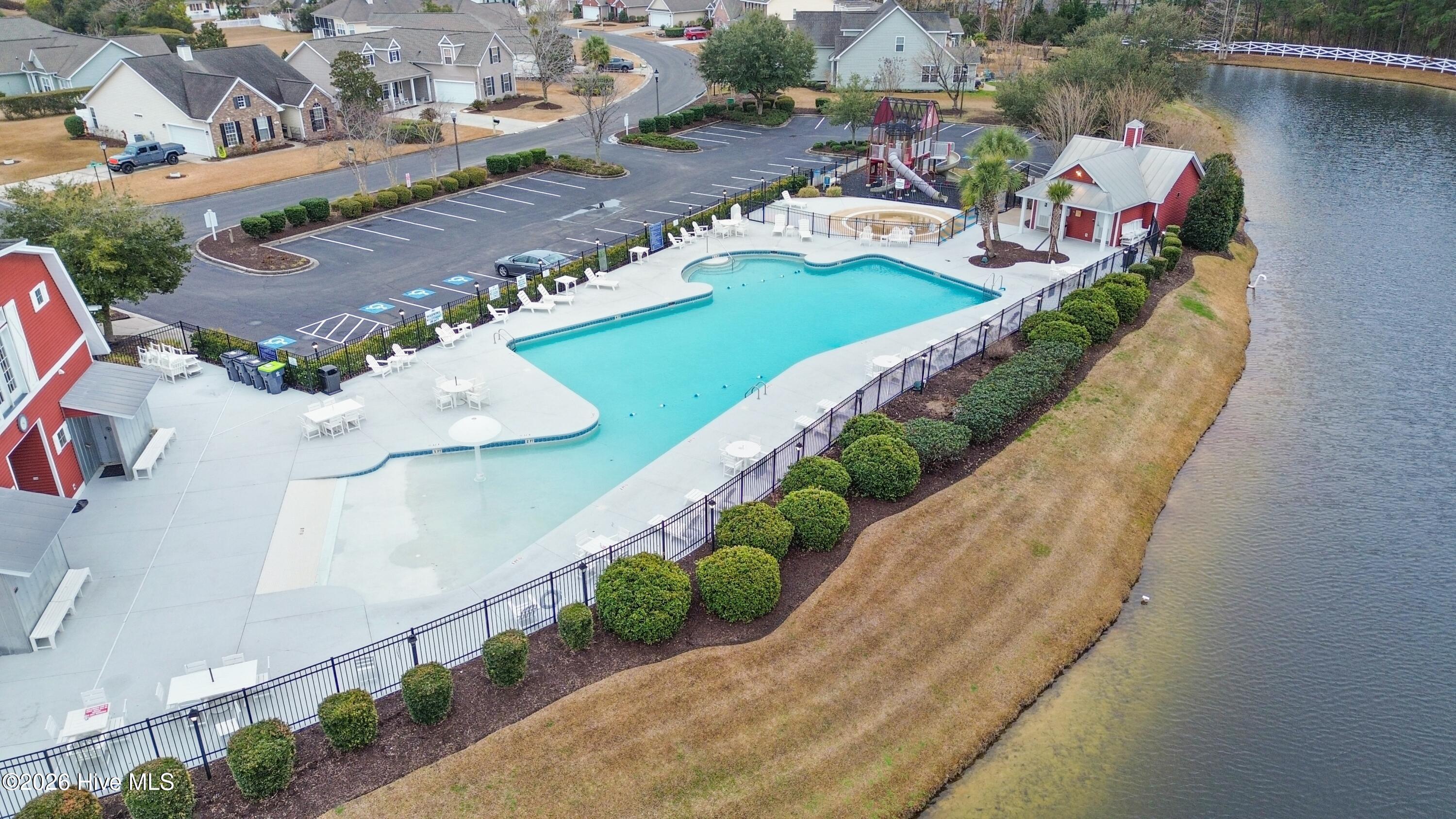 100553294 | Photo 39