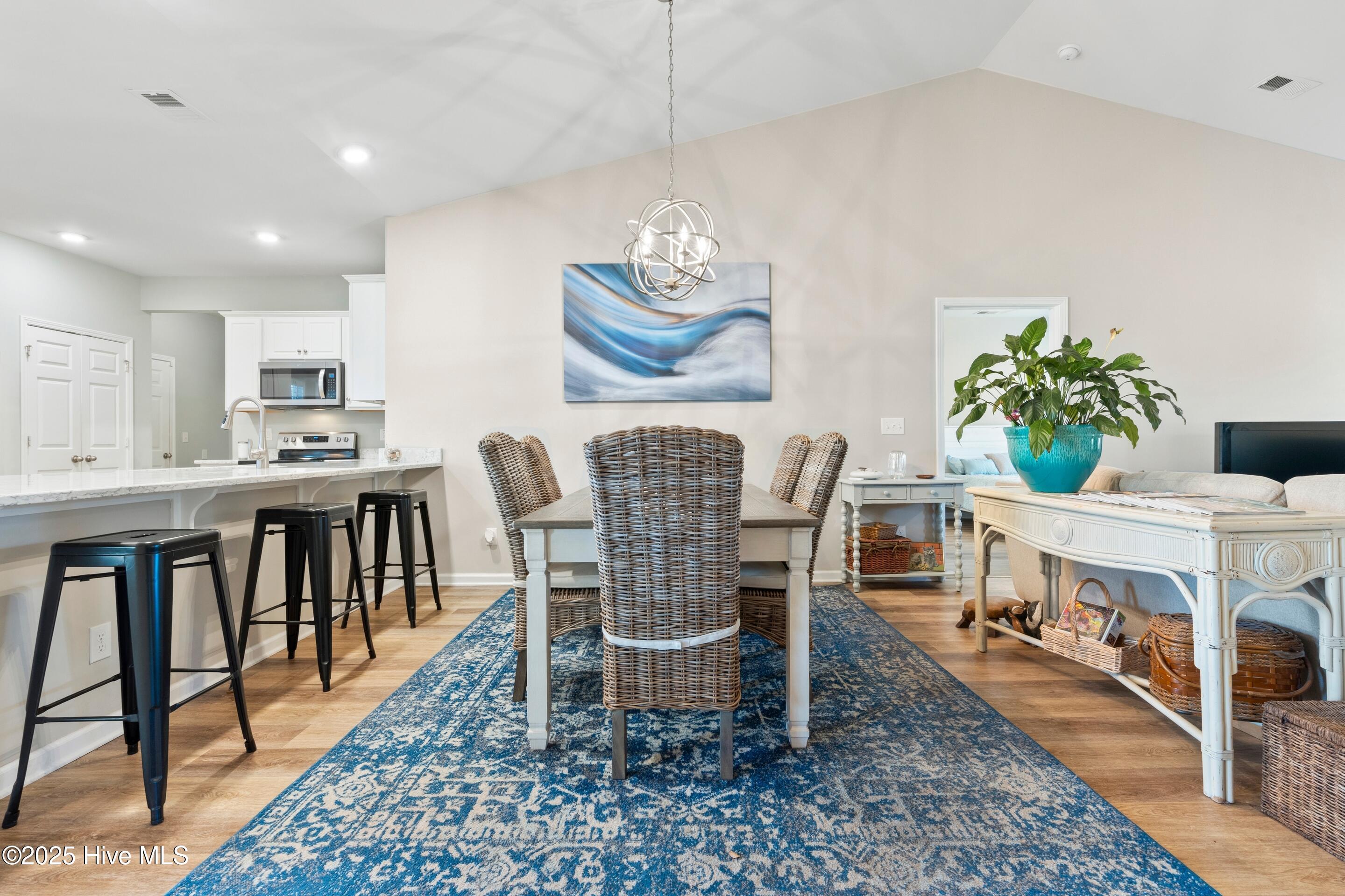 100537197 | Photo 11