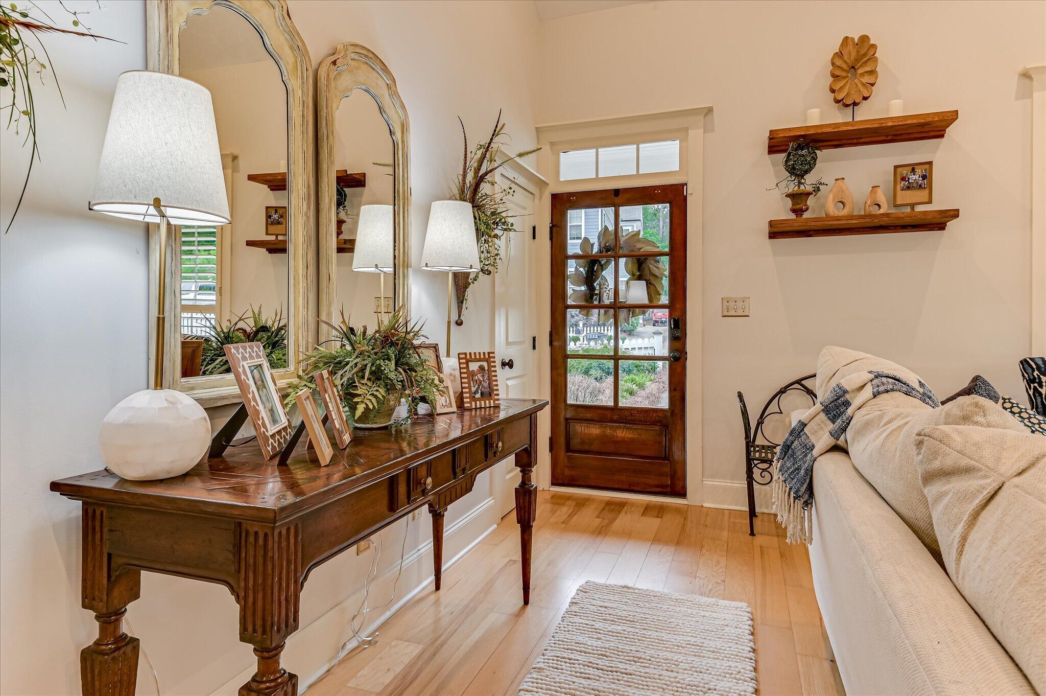 10-evans-ga-1006-mitchell-lane-foyer