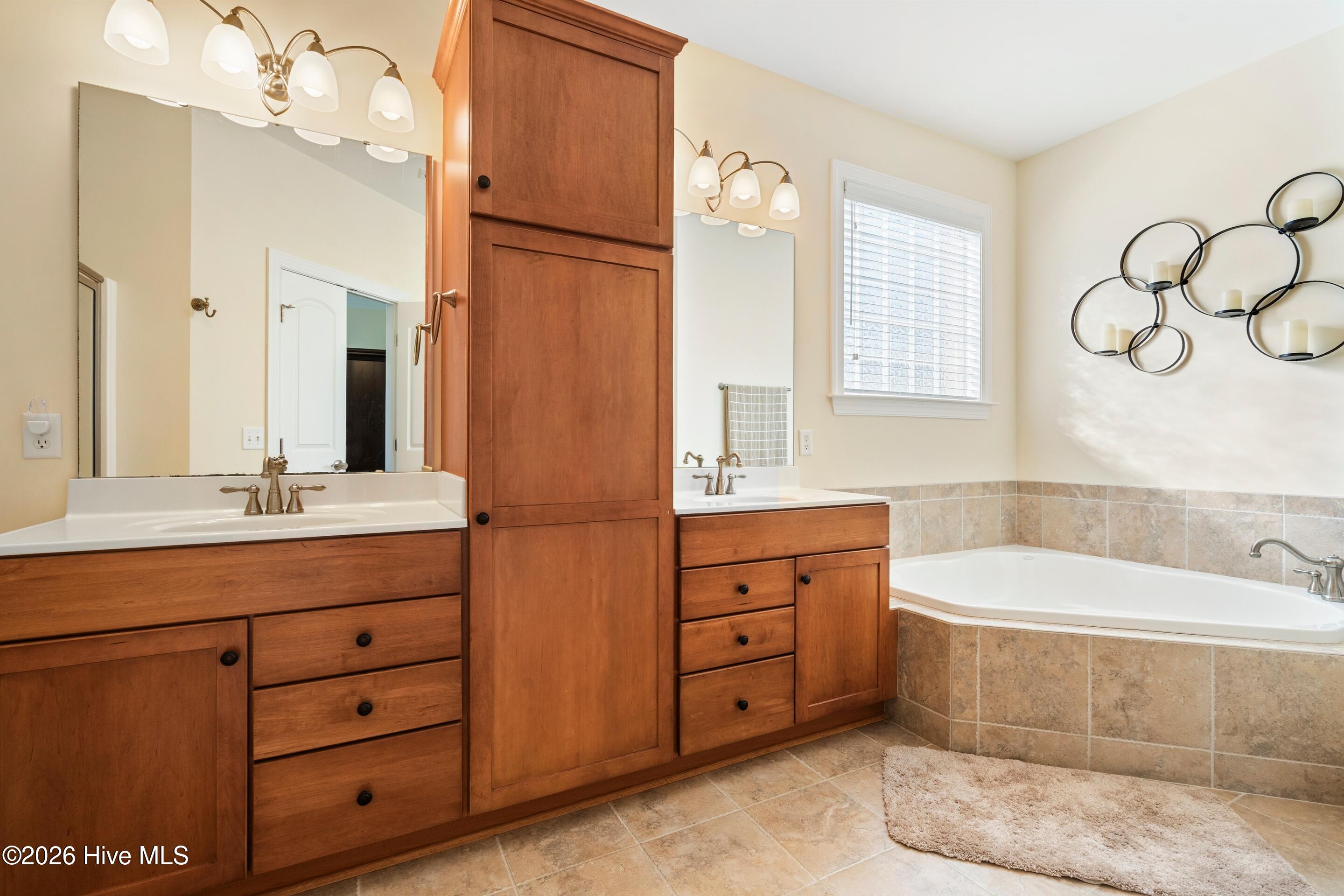 100550560 | Photo 35