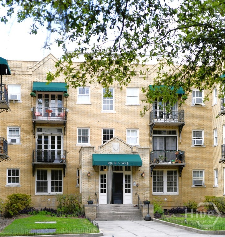 Homes for sale in Savannah, GA | 210 E State St #1, Savannah, GA 31401 | MLS# SA354542