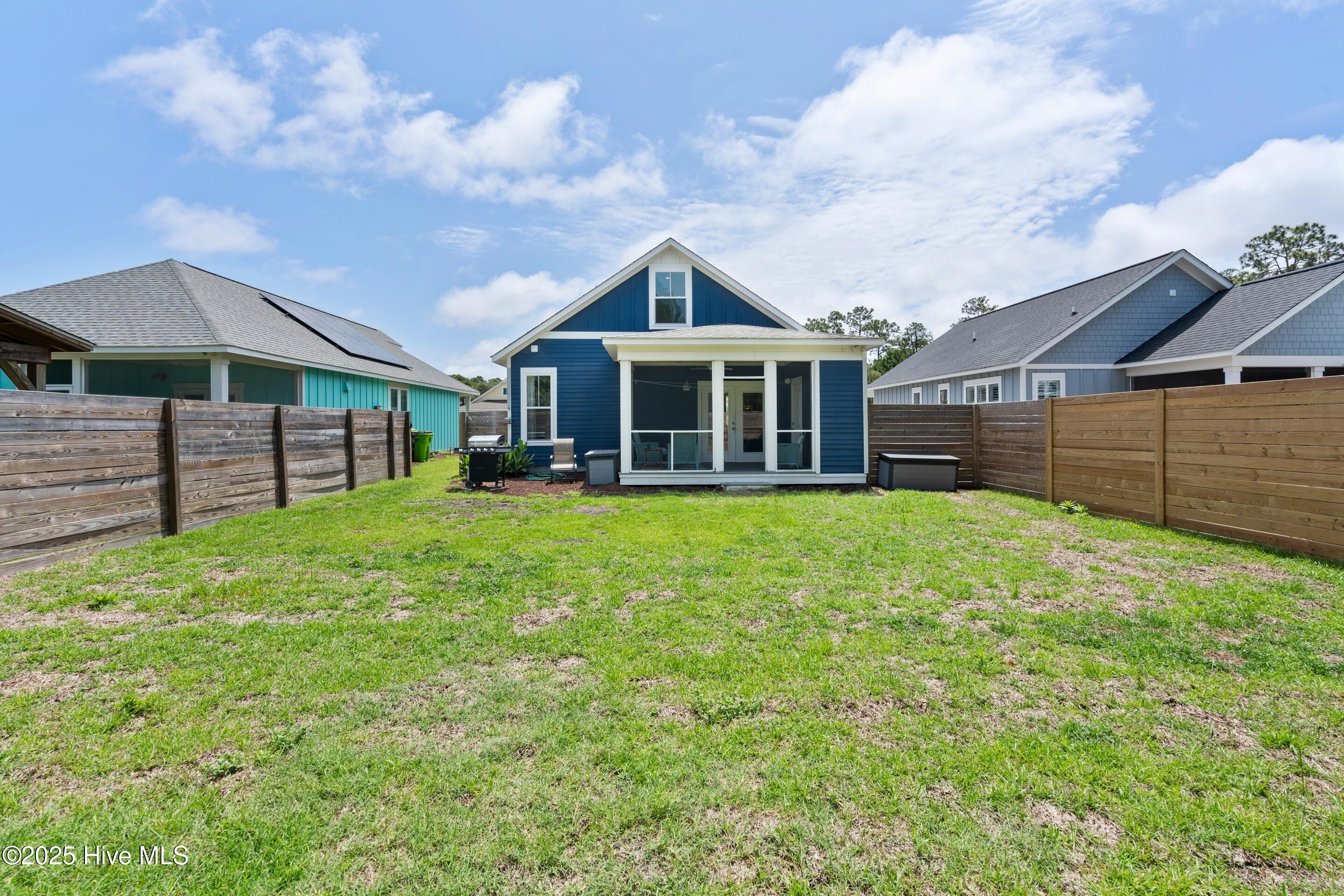 100567642 | Photo 47