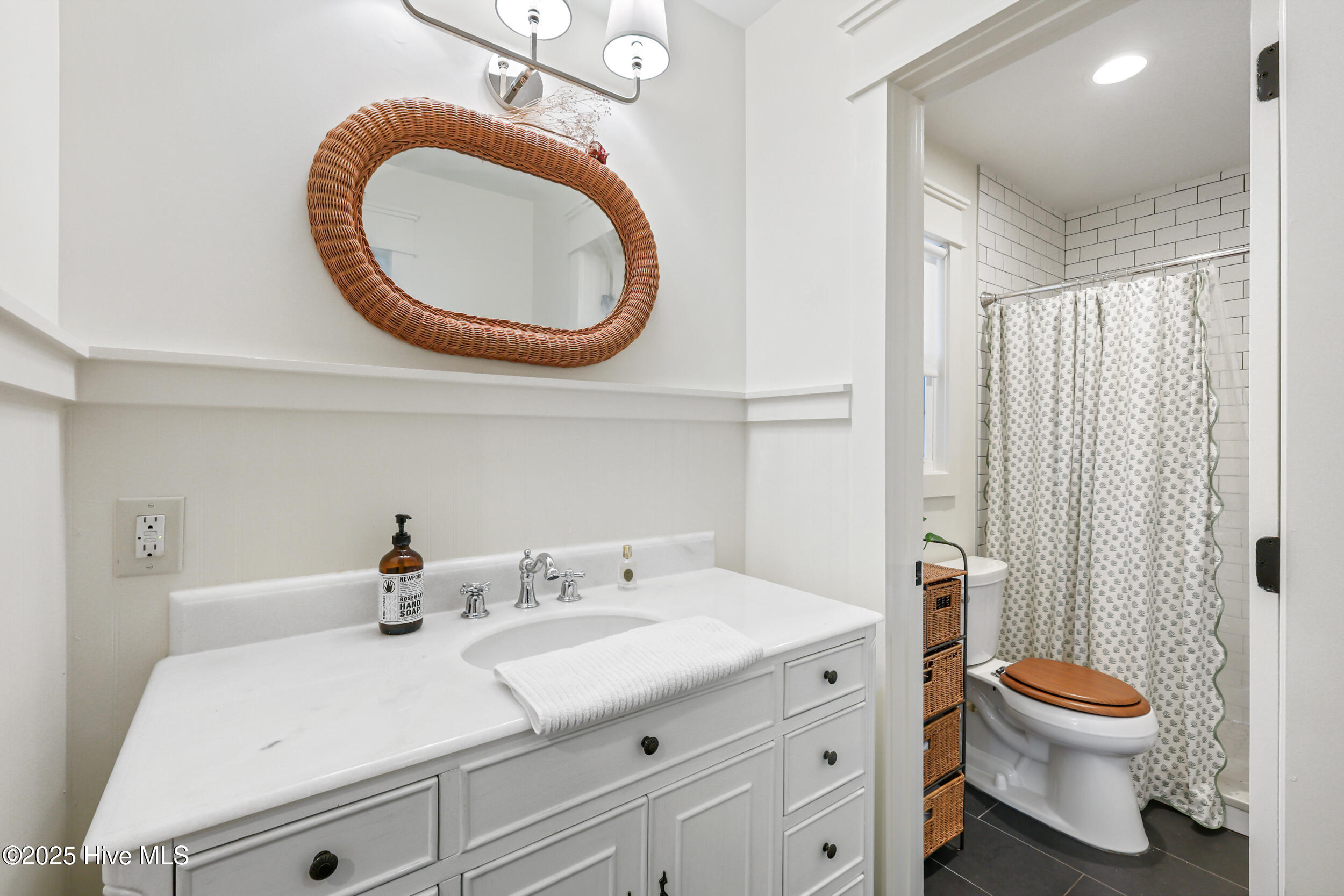 100545776 | Photo 21