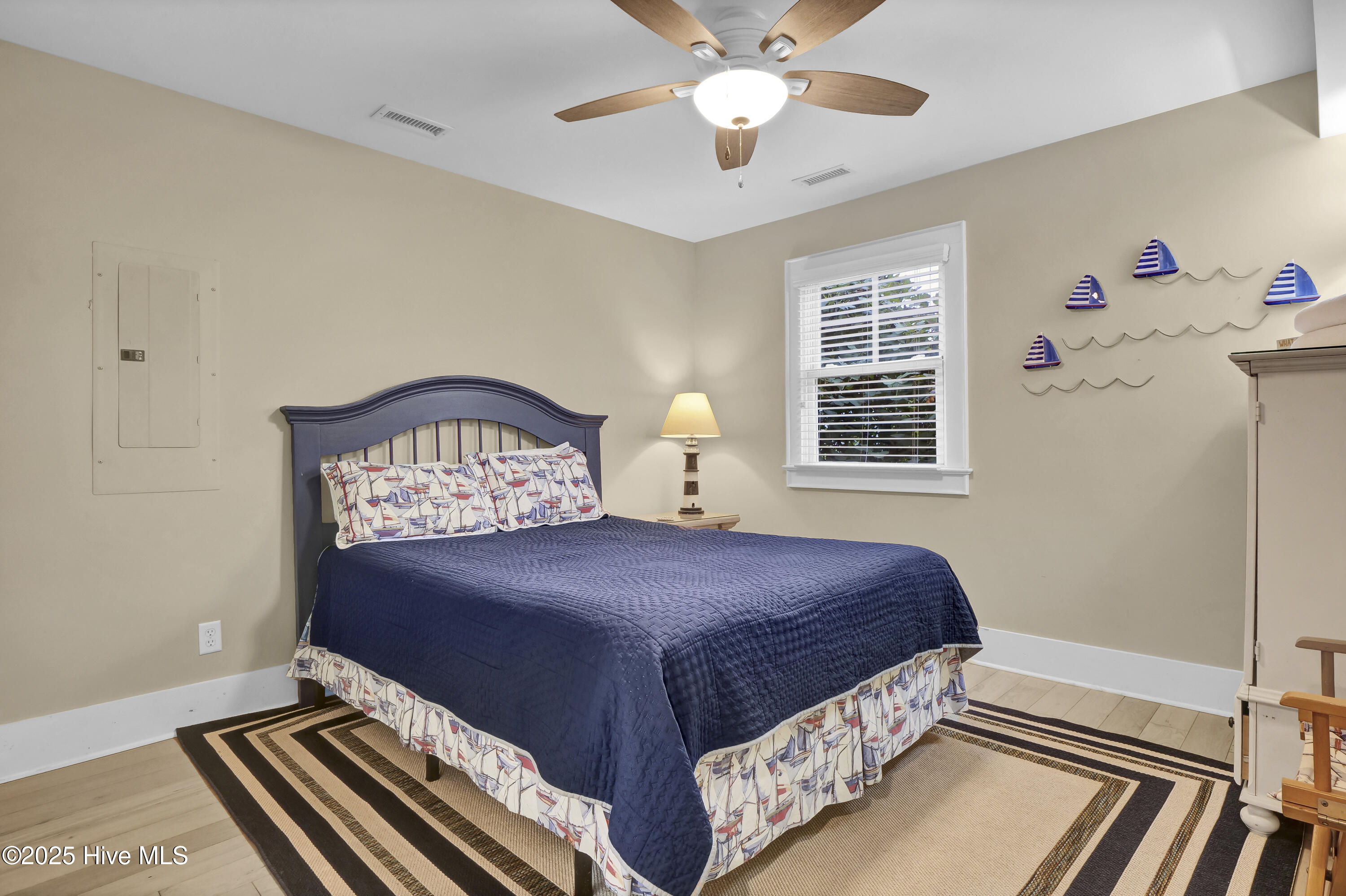 100525301 | Photo 18