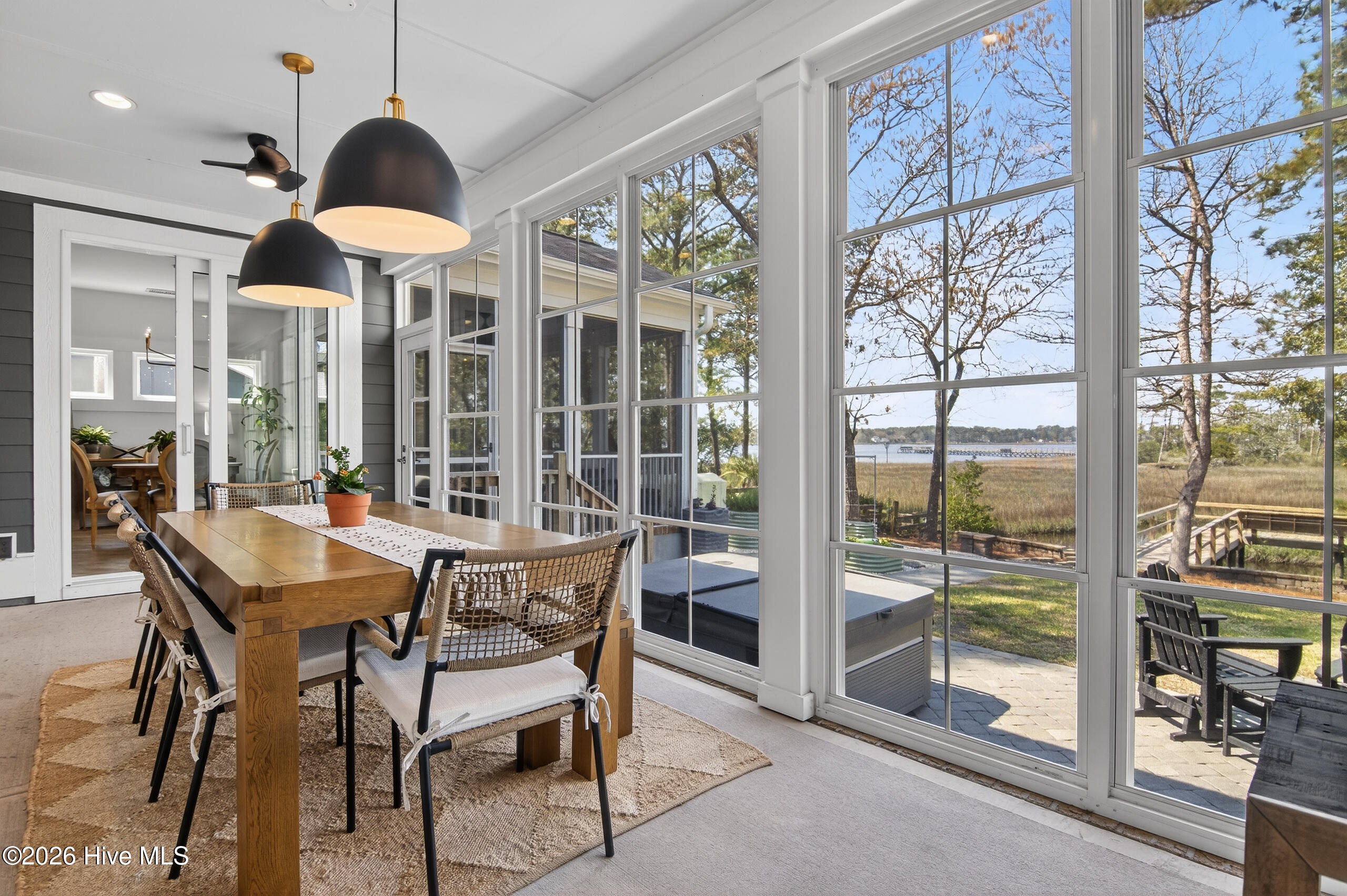 100565321 | Photo 36