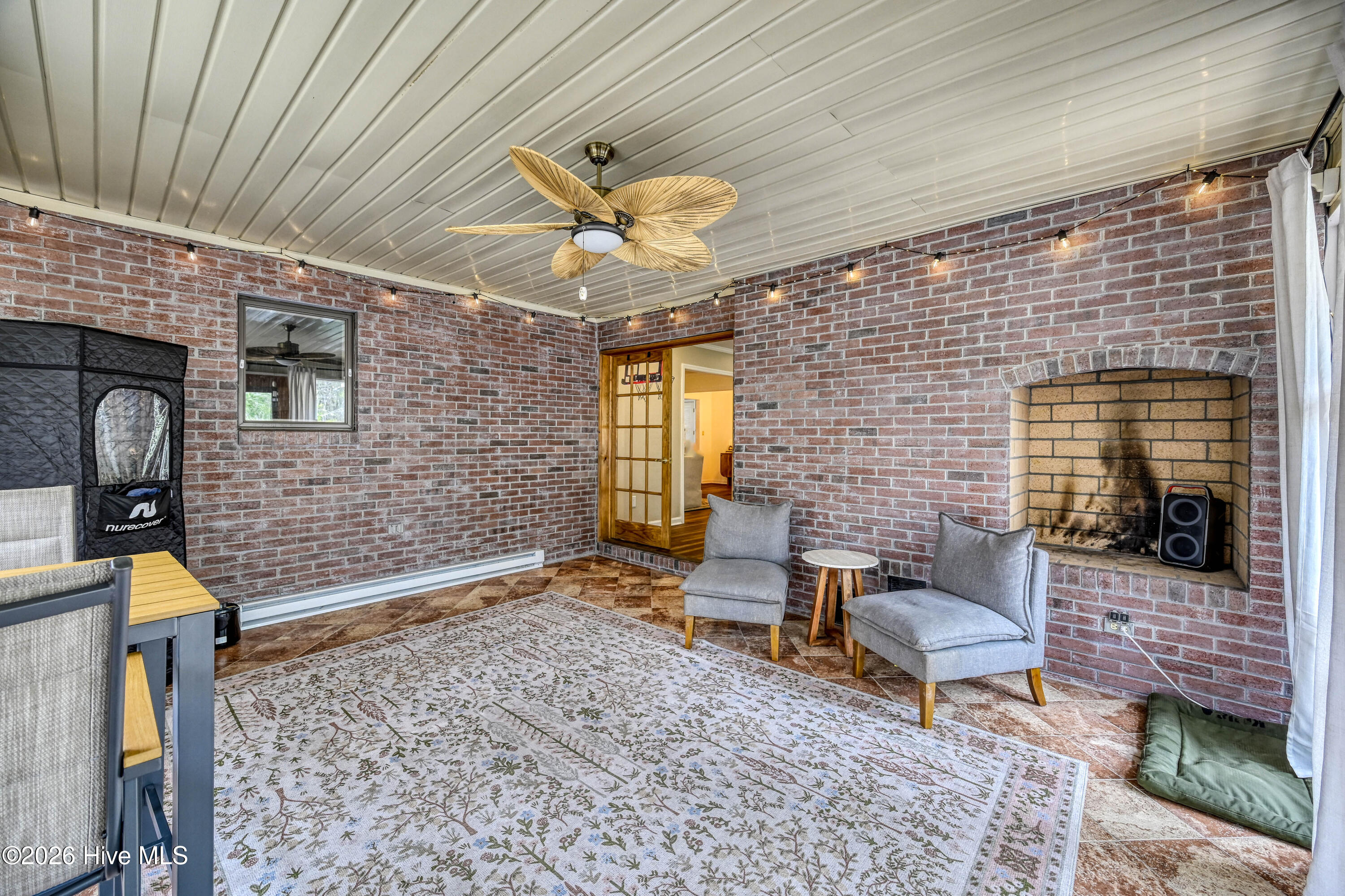 100562764 | Photo 16