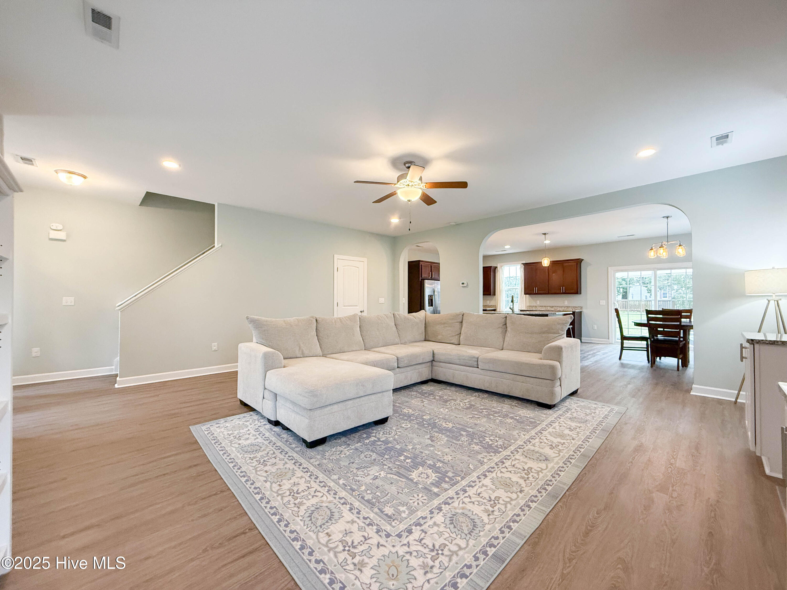 100536408 | Photo 11