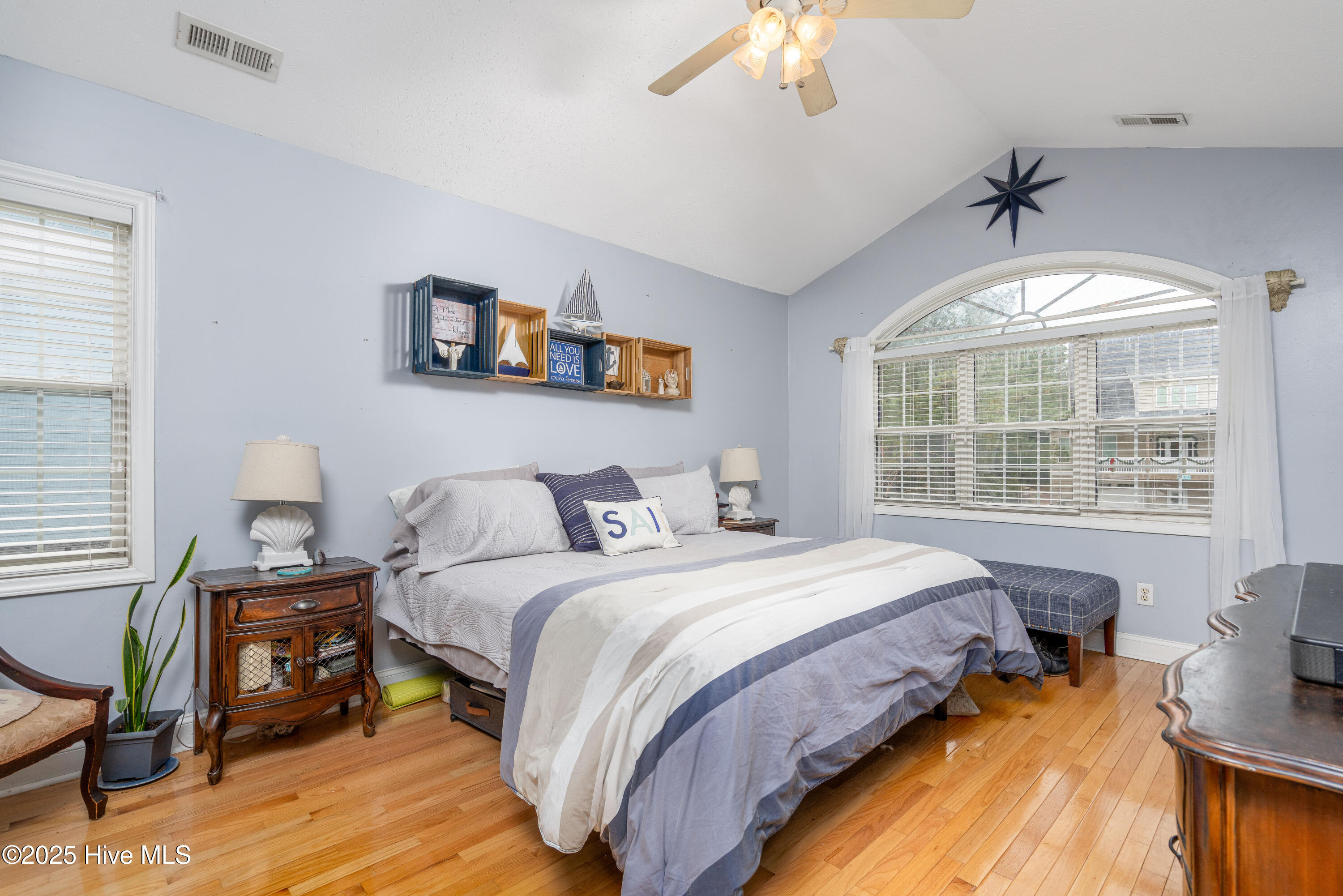 100546381 | Photo 13