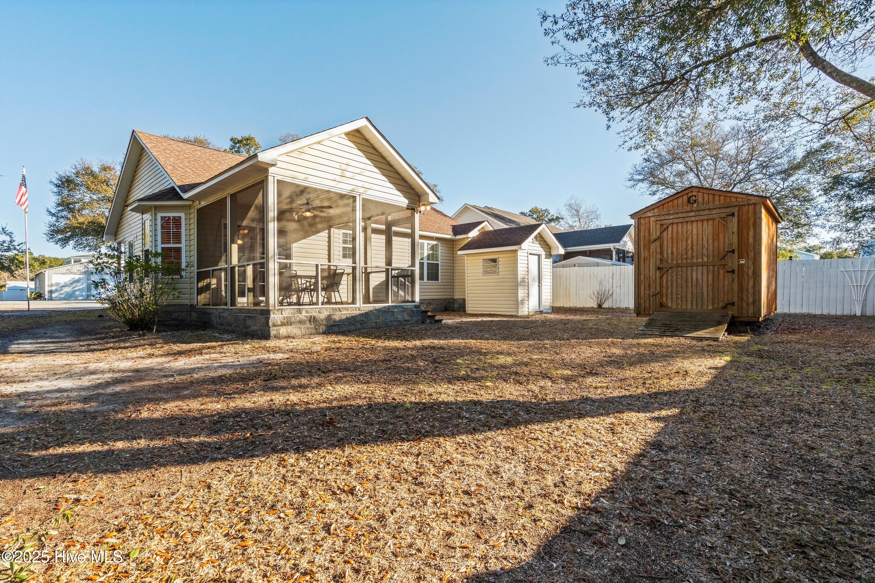 100546792 | Photo 18