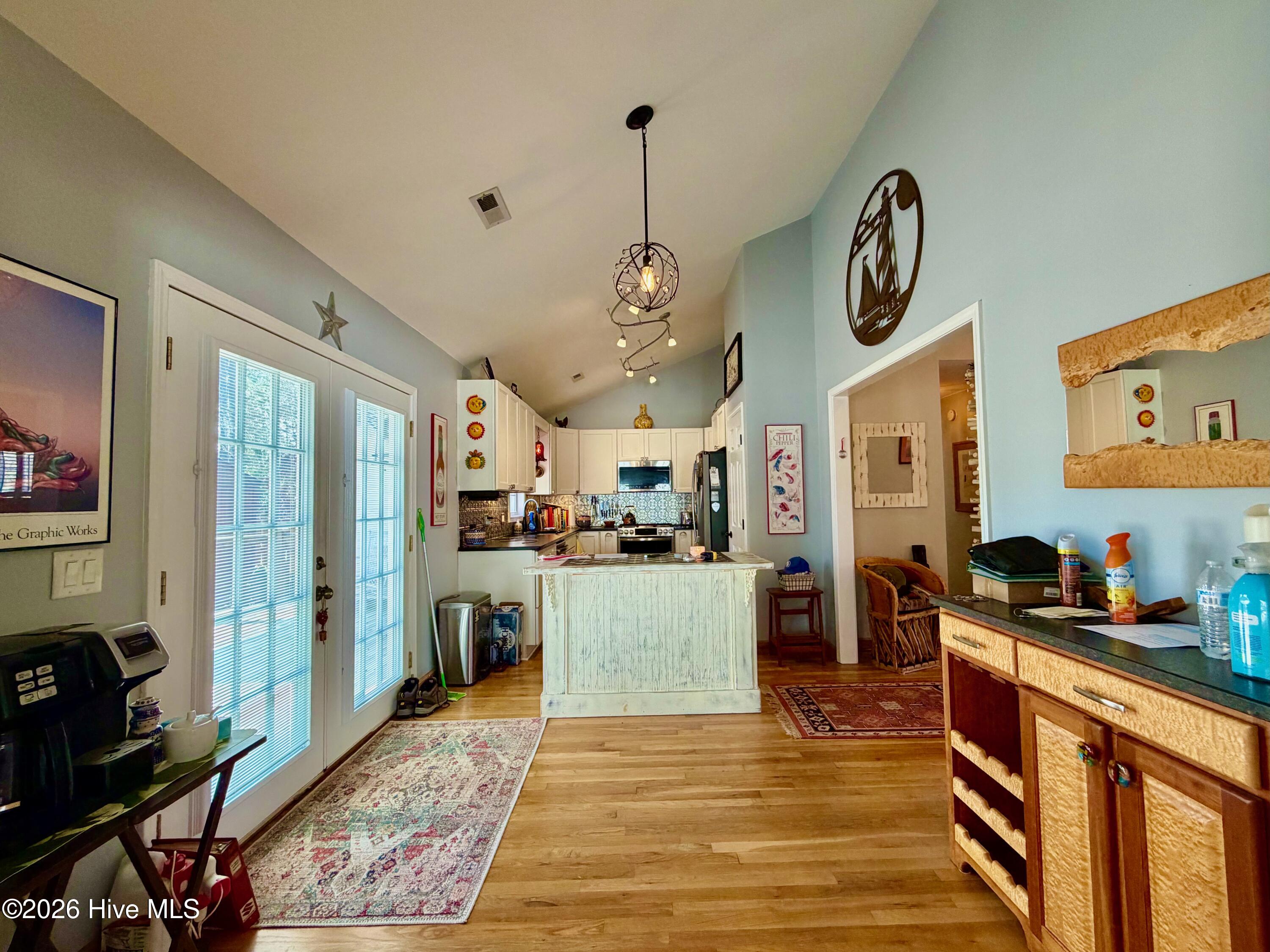 100553297 | Photo 25