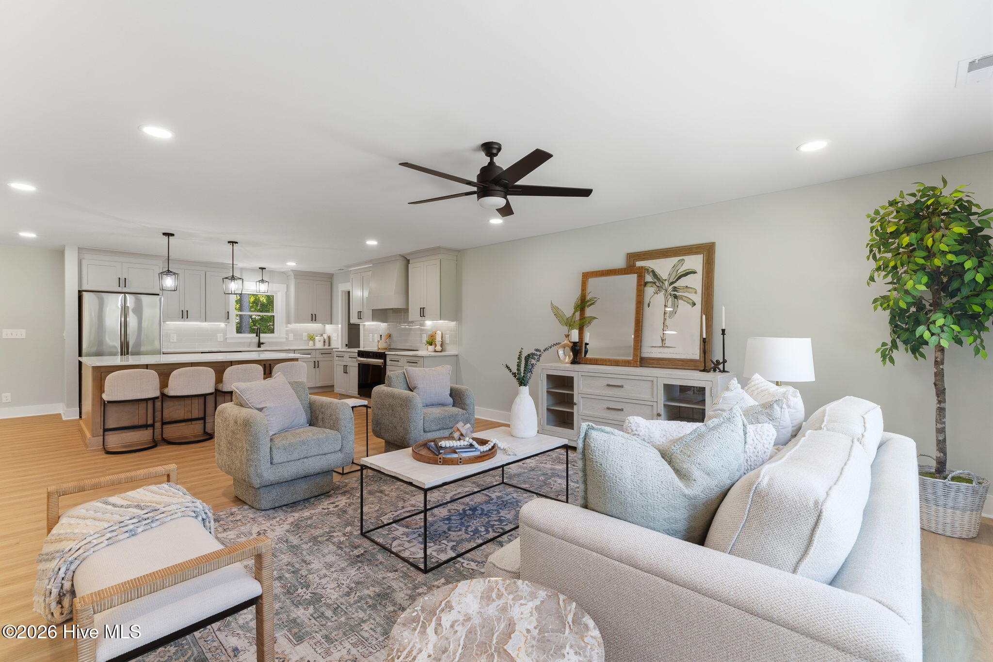 100569769 | Photo 15