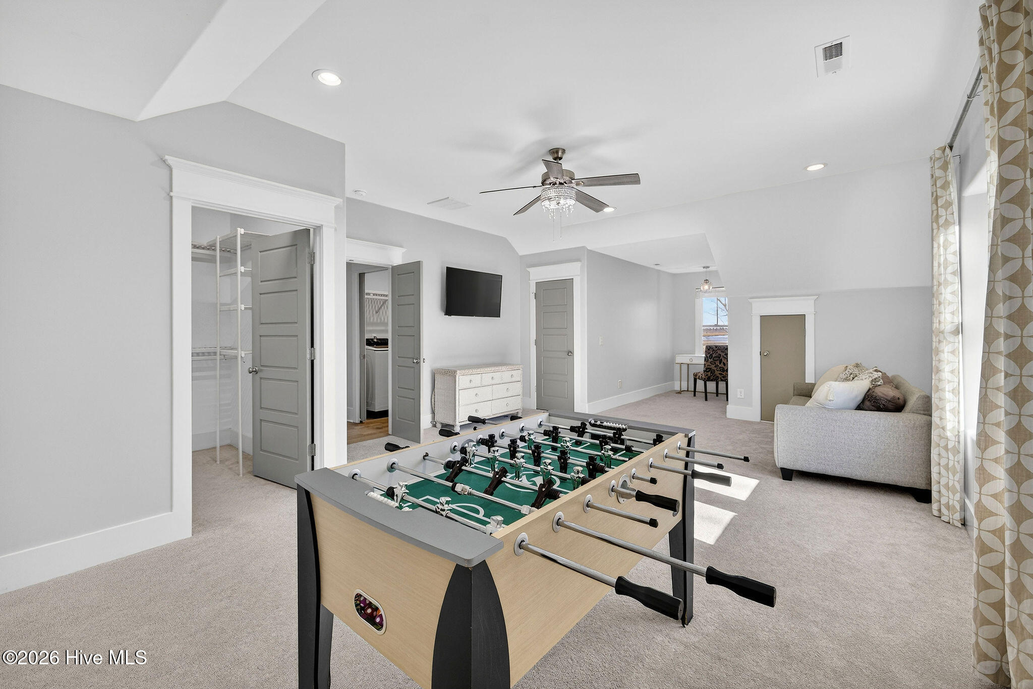 100552063 | Photo 43