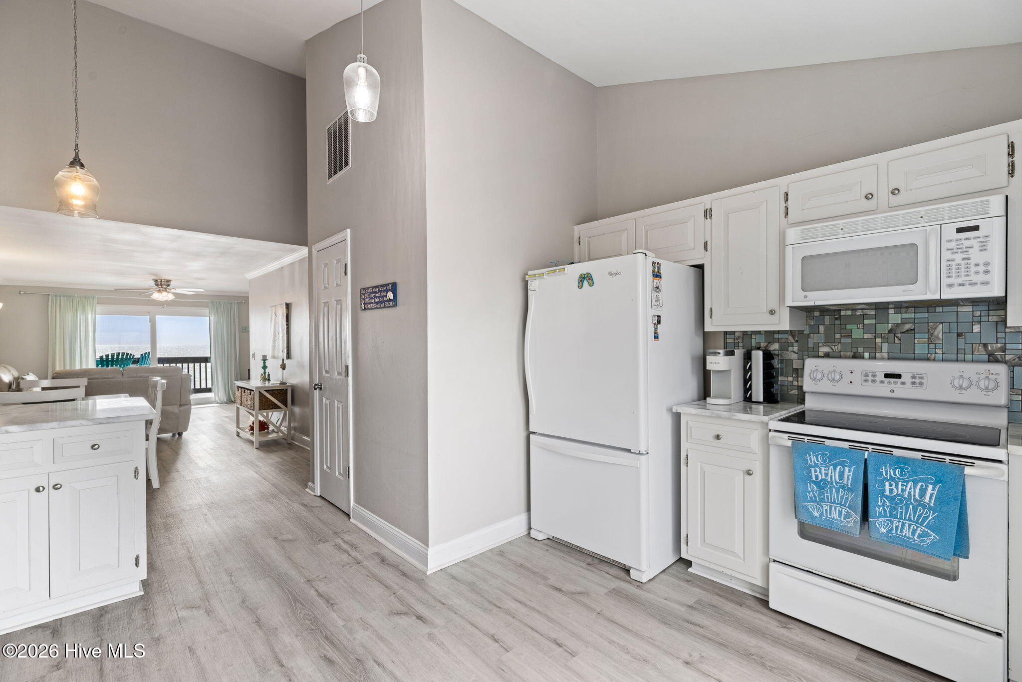 100555700 | Photo 10