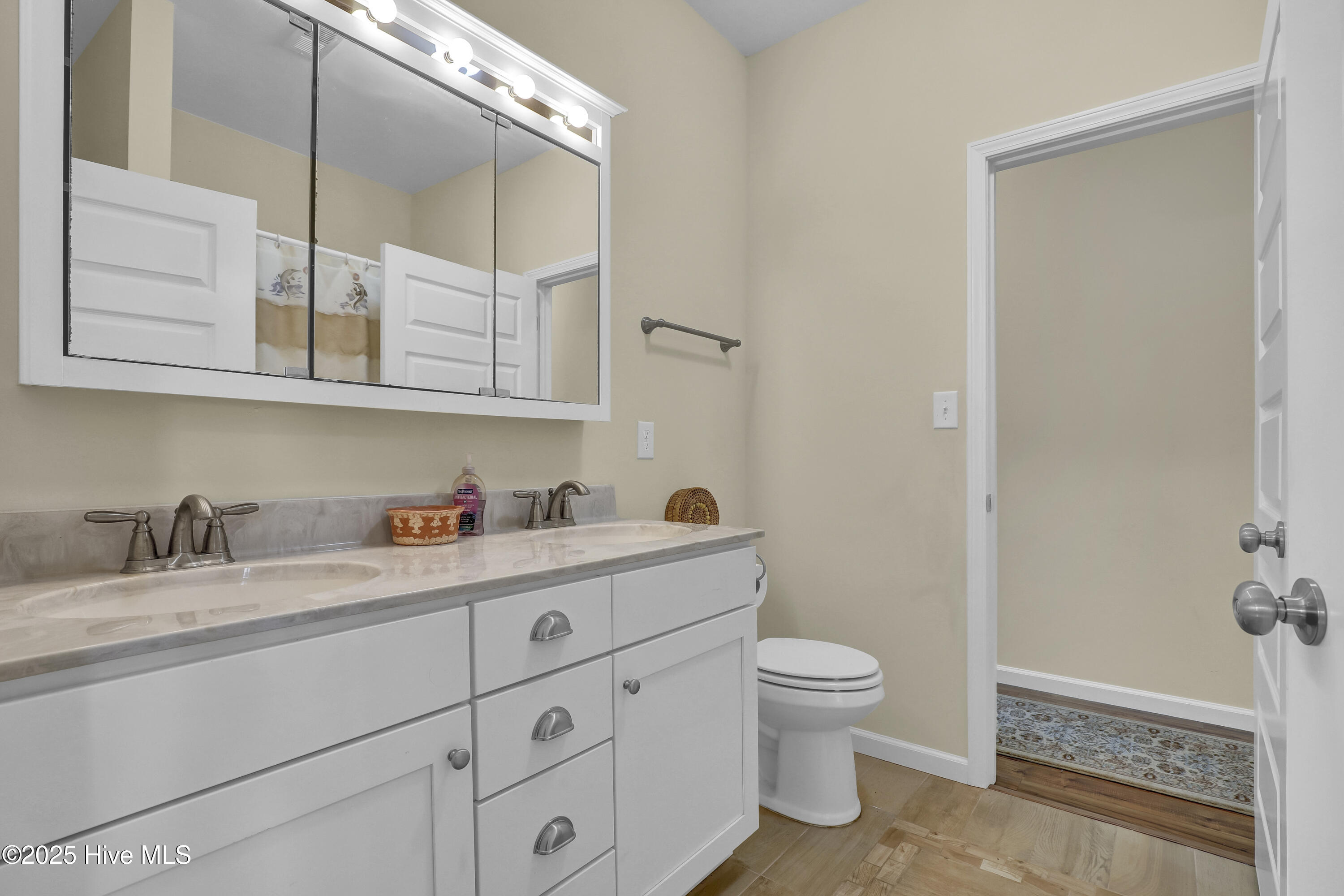 100511800 | Photo 28