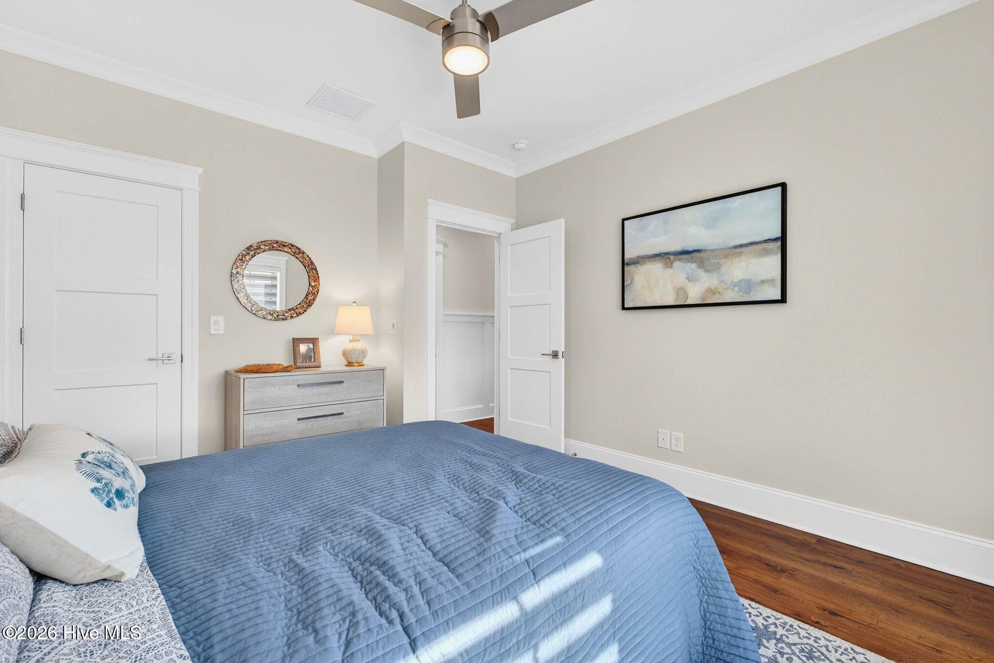 100561334 | Photo 47